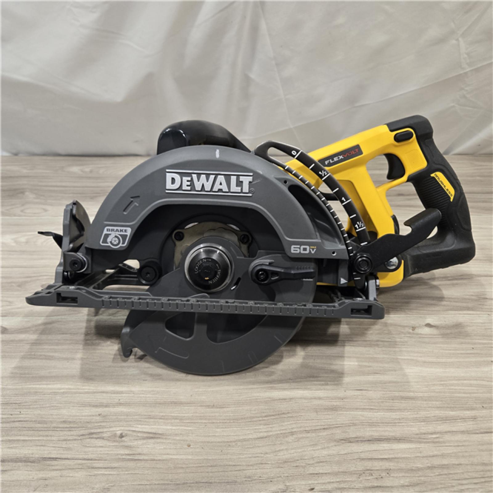 AS-IS DeWalt FLEXVOLT 60V MAX Lithium-Ion Cordless 7-1/4 in. Wormdrive Style Circular Saw Kit