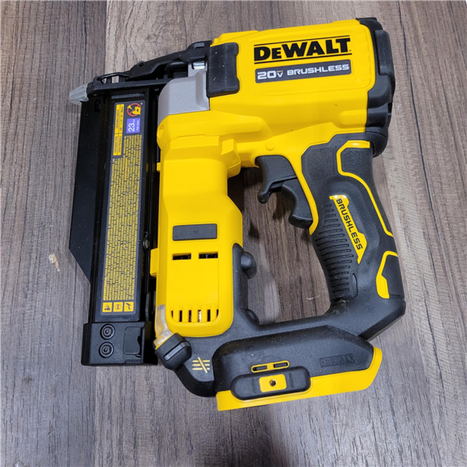 AS-IS DEWALT ATOMIC 20V MAX Lithium Ion Cordless 23 Gauge Pin Nailer Kit