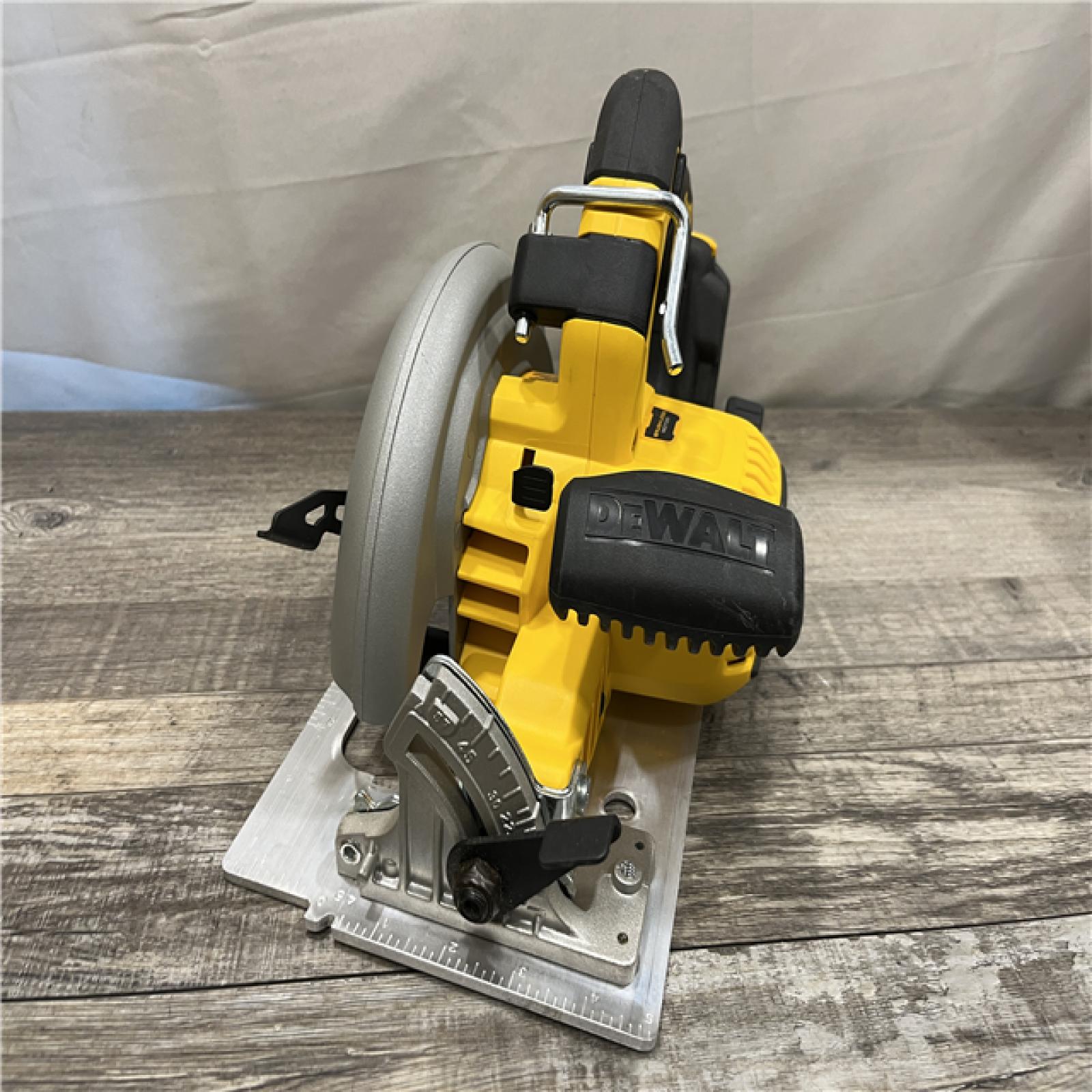 AS-IS DEWALT 20-Volt MAX 7-1/4 in. Cordless Circular Saw (Tool Only)