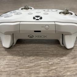 AS-IS Microsoft Elite Wireless Controller Series 2 for Xbox Series X  Xbox Series S  Xbox One in White