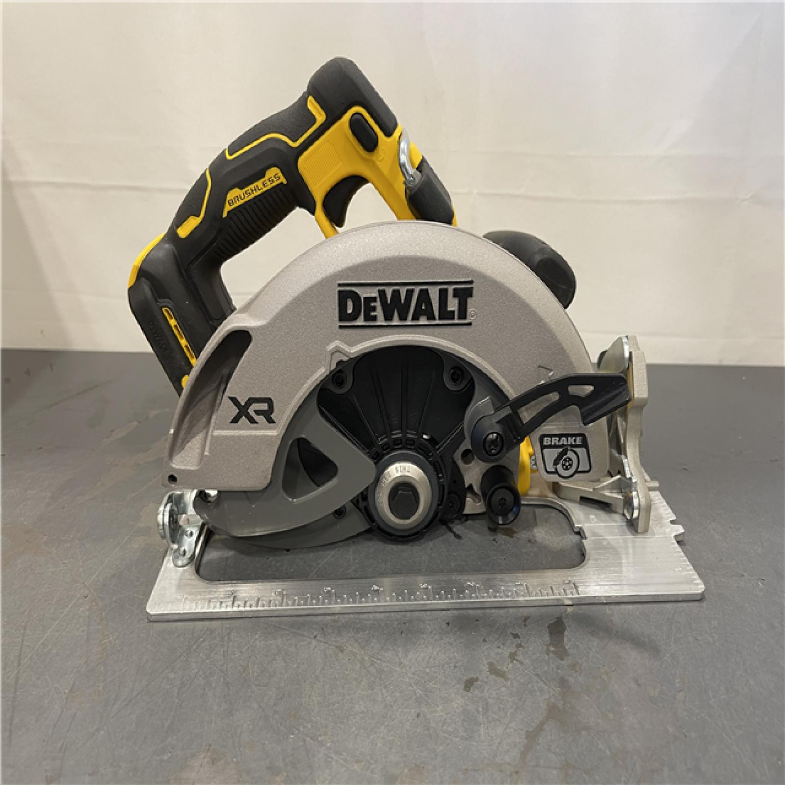 AS-IS - DEWALT 20-Volt MAX 7-1/4 in. Cordless Circular Saw