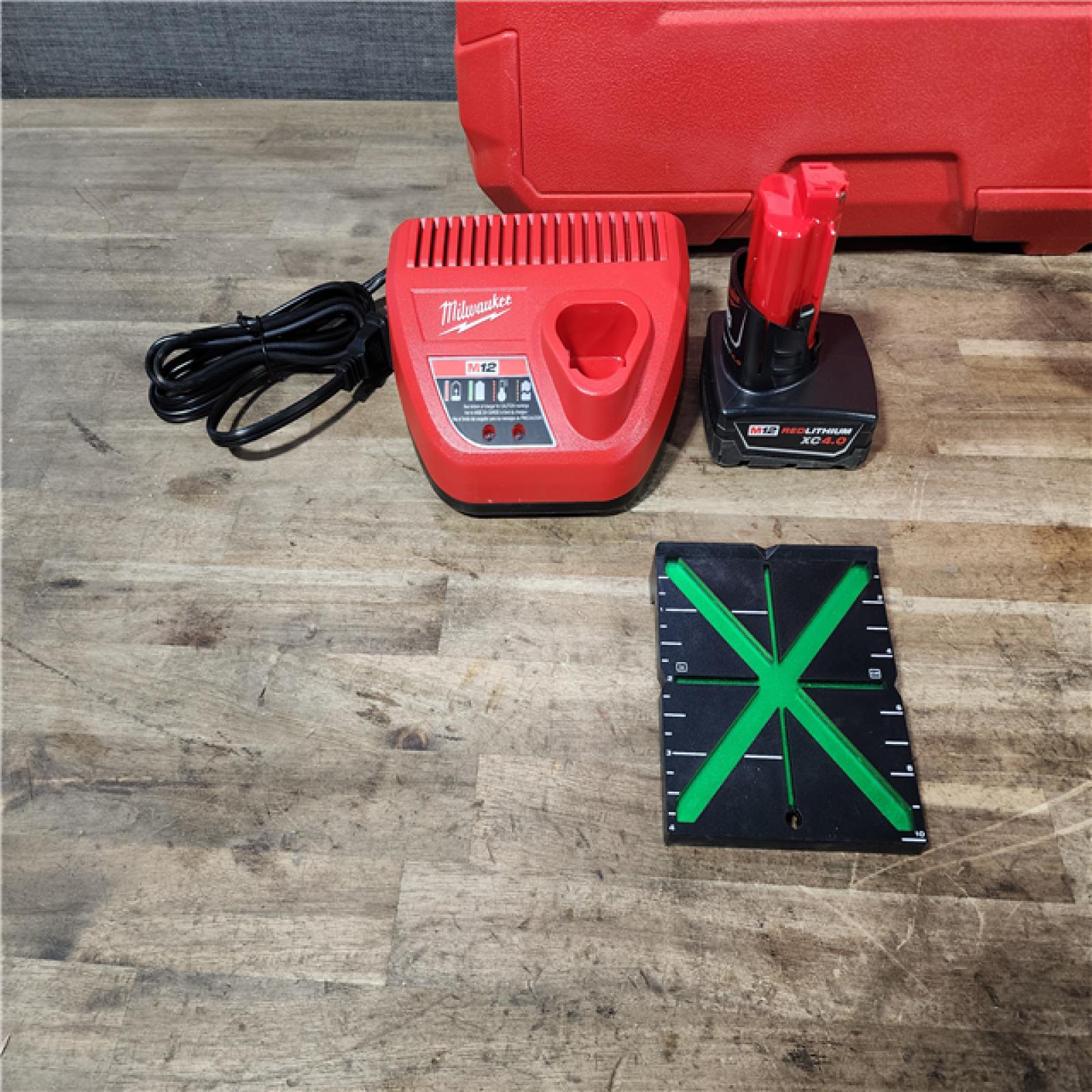 HOUSTON LOCATION - AS-IS Milwaukee-3632-21 M12 Green Beam Laser 360° 3-Plane Kit