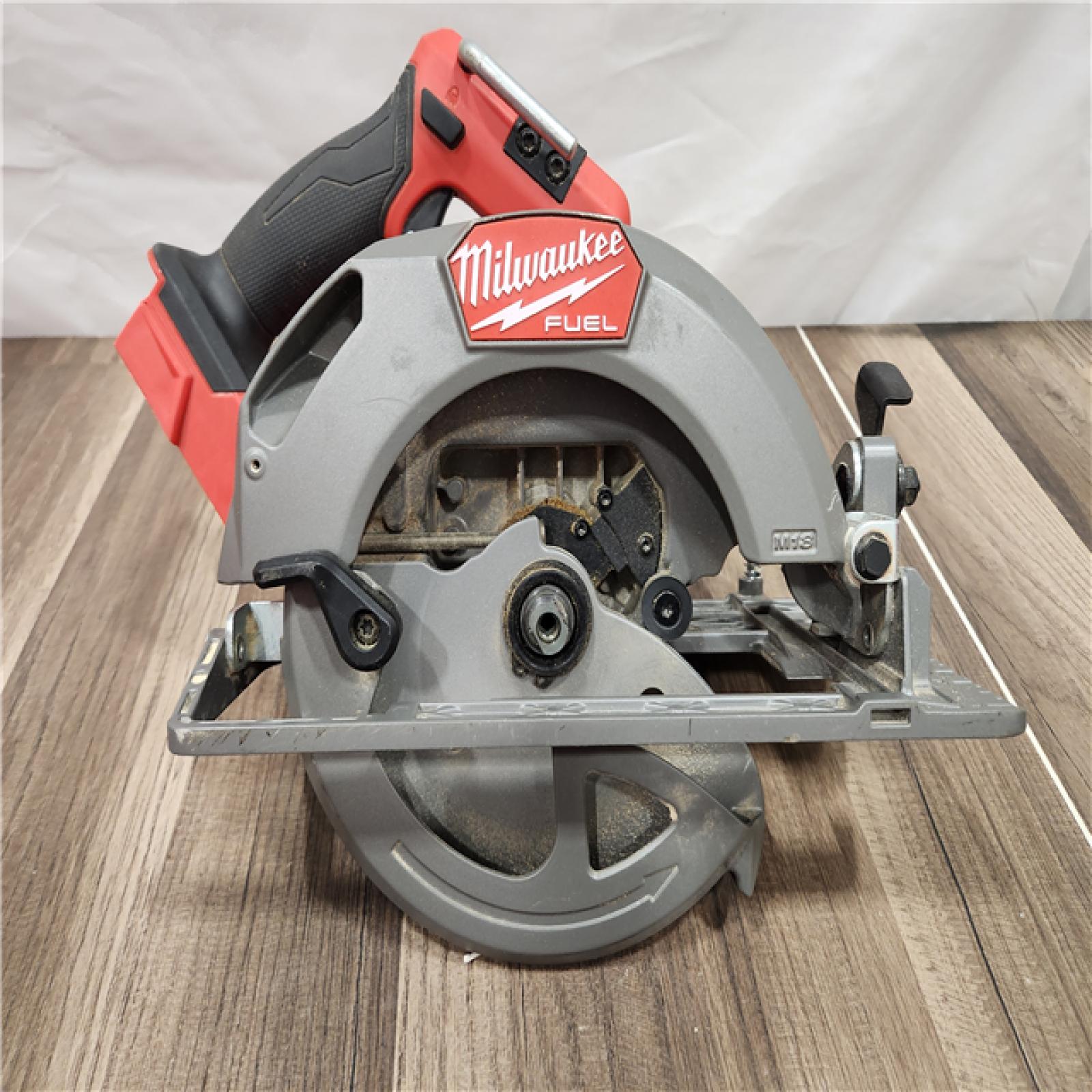 AS-IS Milwaukee Tools M18 FUEL 7-1/4 Circular Saw (Tool Only) 2834-20