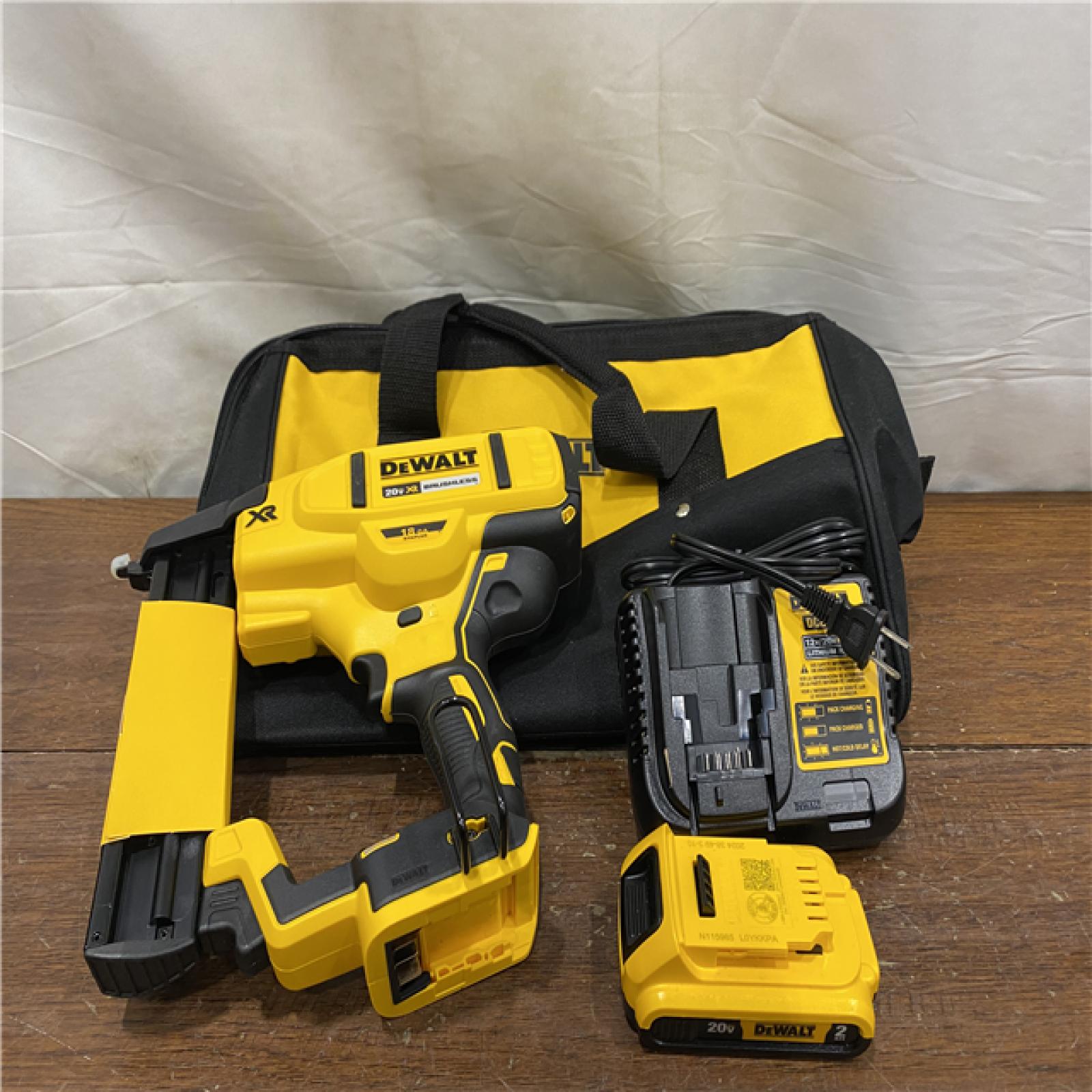 AS-IS DEWALT 20V-MAX XR 18GA BRAD NAILER KIT