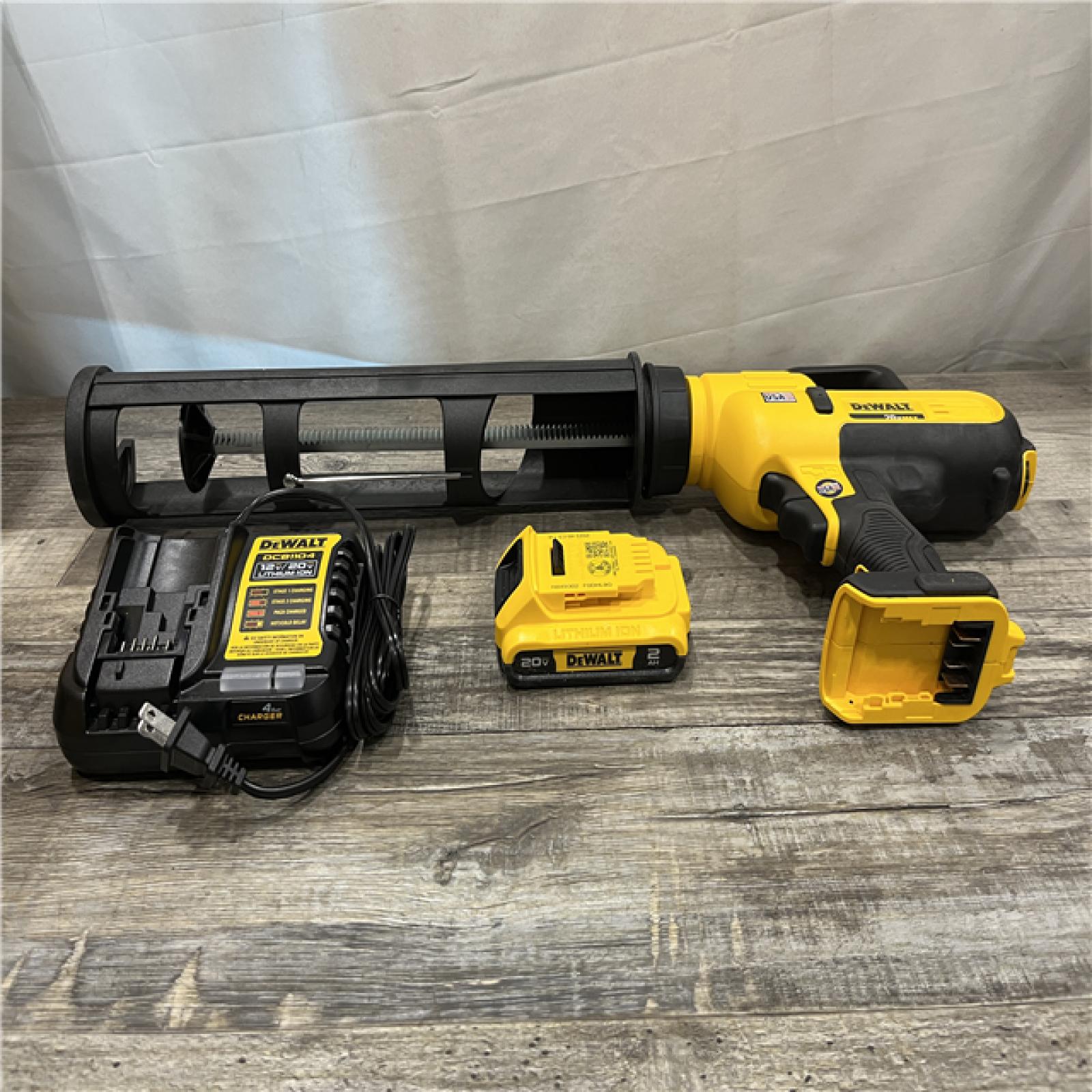 AS-IS DEWALT 20V MAX Cordless 29 oz / 600 ml Adhesive Gun Kit