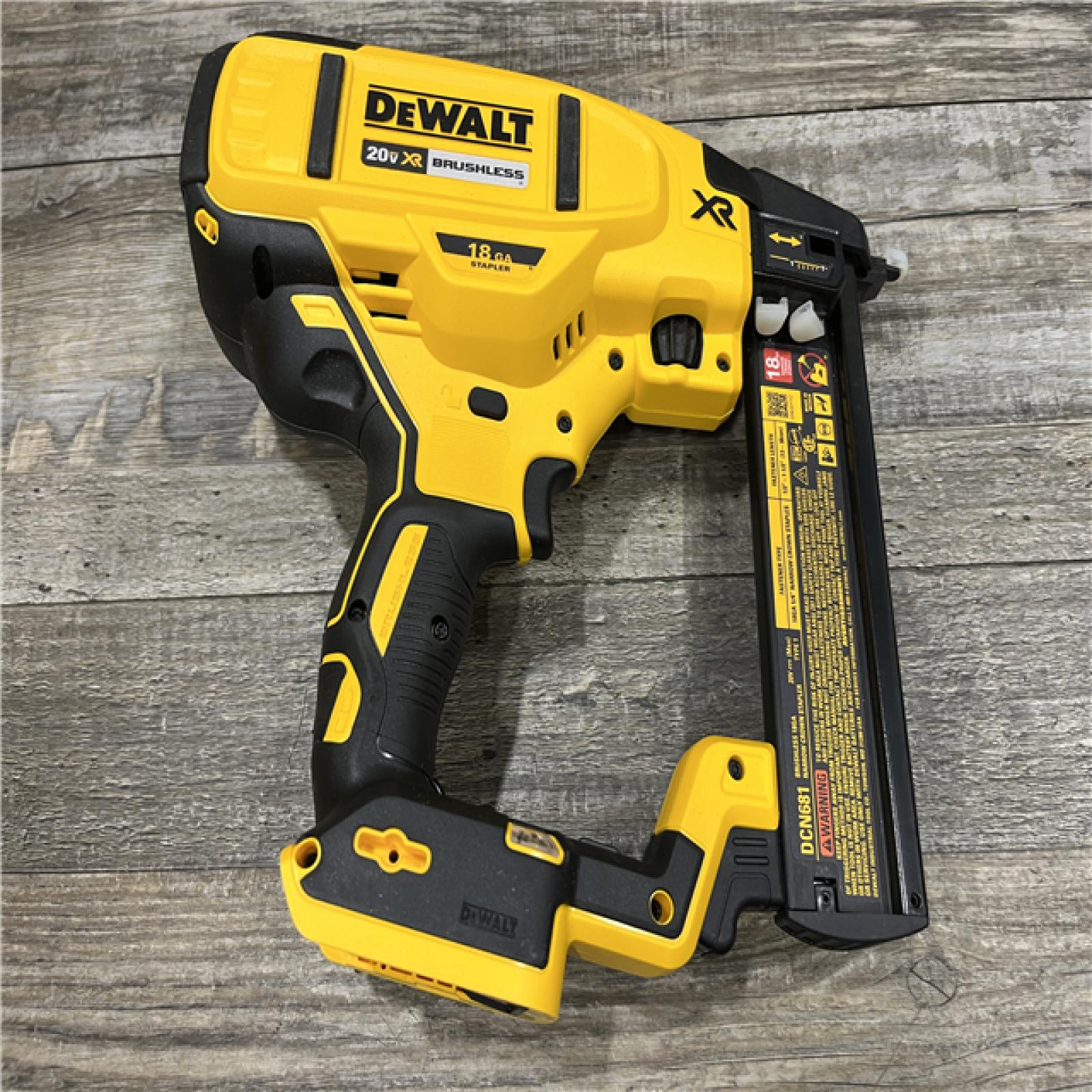 AS-IS DEWALT 20V MAX XR Lithium-Ion Cordless 18-Gauge Narrow Crown Stapler Kit
