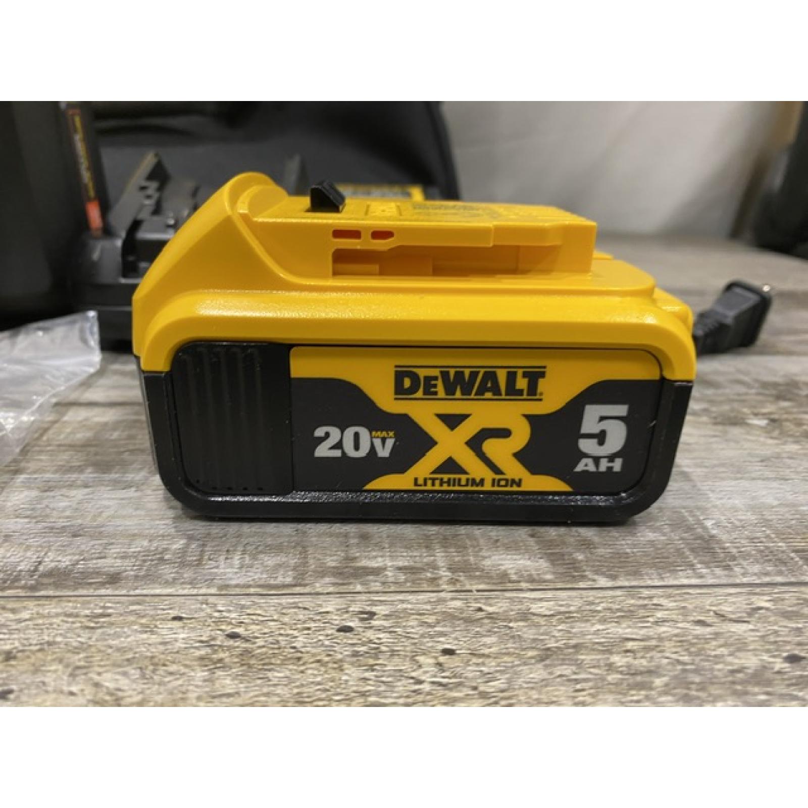 AS-IS DEWALT 20-Volt 30° Cordless Framing Nailer Kit