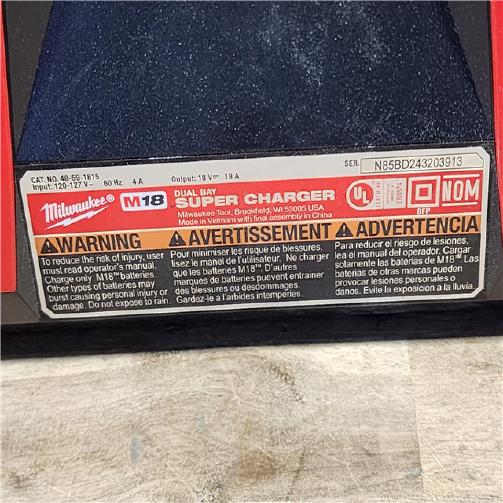 HOUSTON LOCATION - AS-IS Milwaukee 48-59-1815 M18 18V Dual Bay Simultaneous Super Charger (TOOL ONLY)