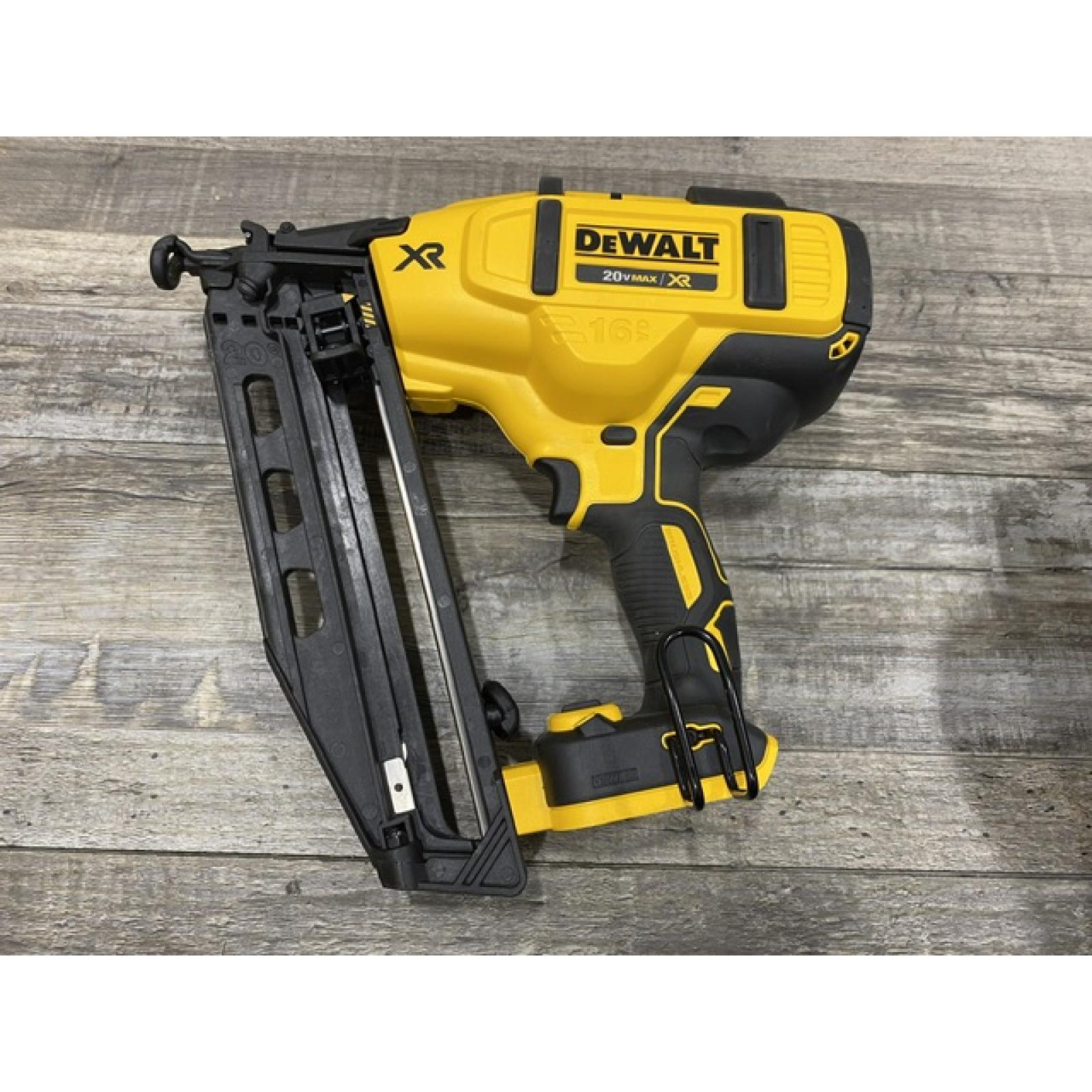 AS-IS DEWALT 20V MAX XR 16-Gauge Electric Cordless Angled Finishing Nailer Kit
