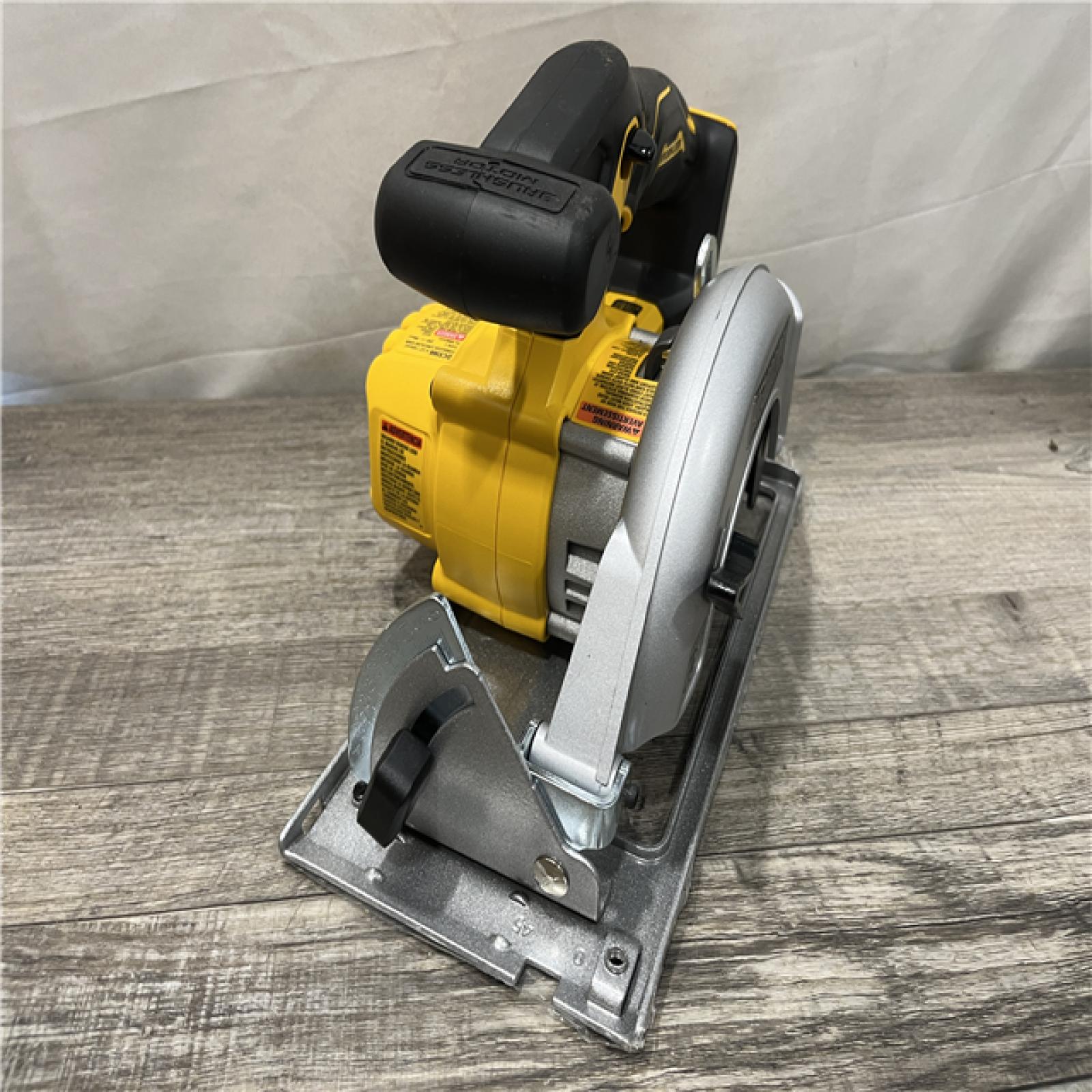 AS-IS DEWALT 20V MAX Cordless Brushless 6-1/2 in.Circular Saw (Tool Only)
