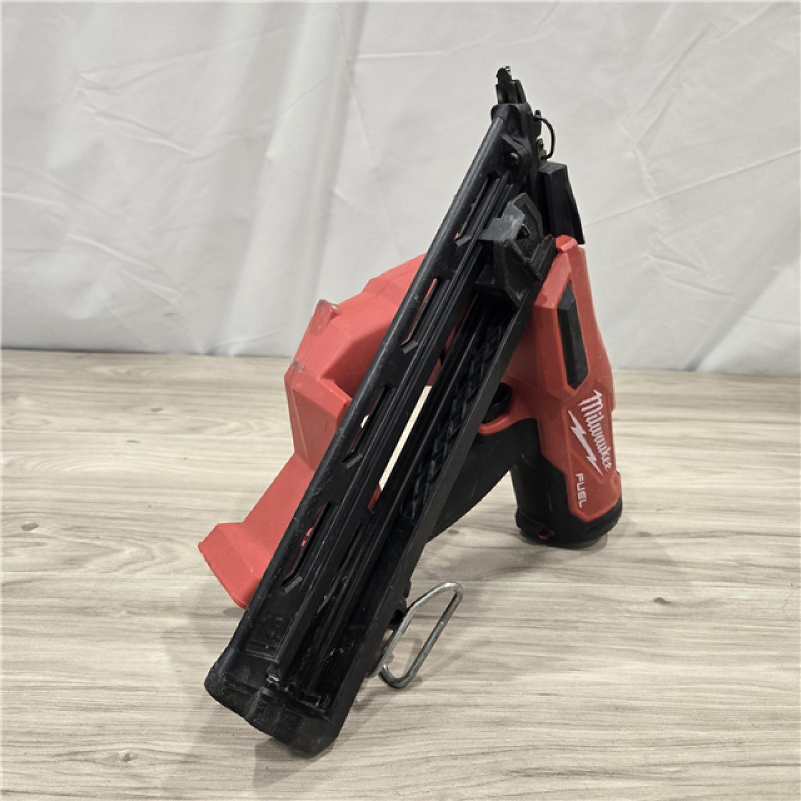 AS-IS Milwaukee 2839-20 M18 FUEL 15 Ga. 18V Angled Finish Nailer (TOOL ONLY)