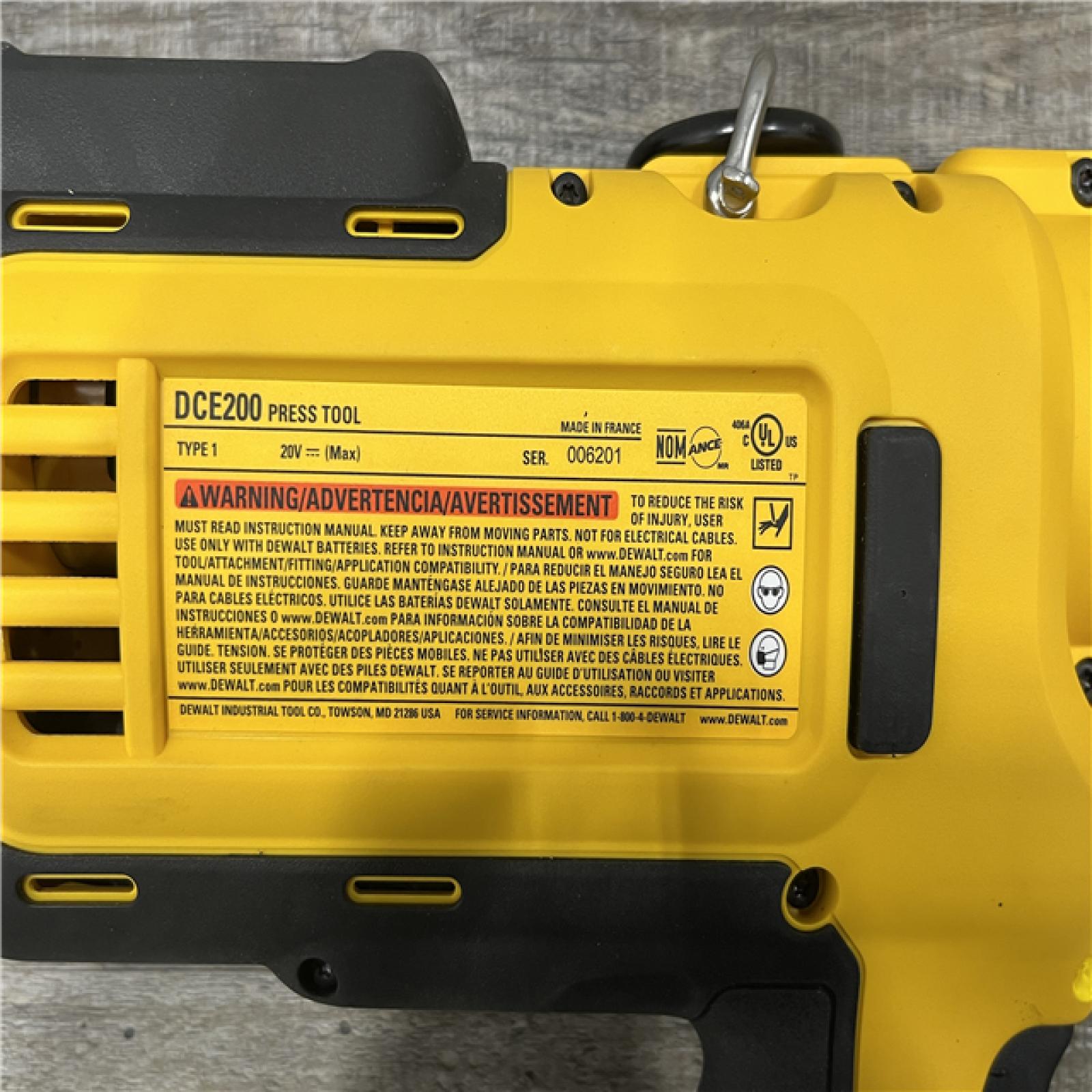 AS-IS DEWALT DCE200M2K 20V MAX* 1/2 - 4 Plumbing Press Tool Kit