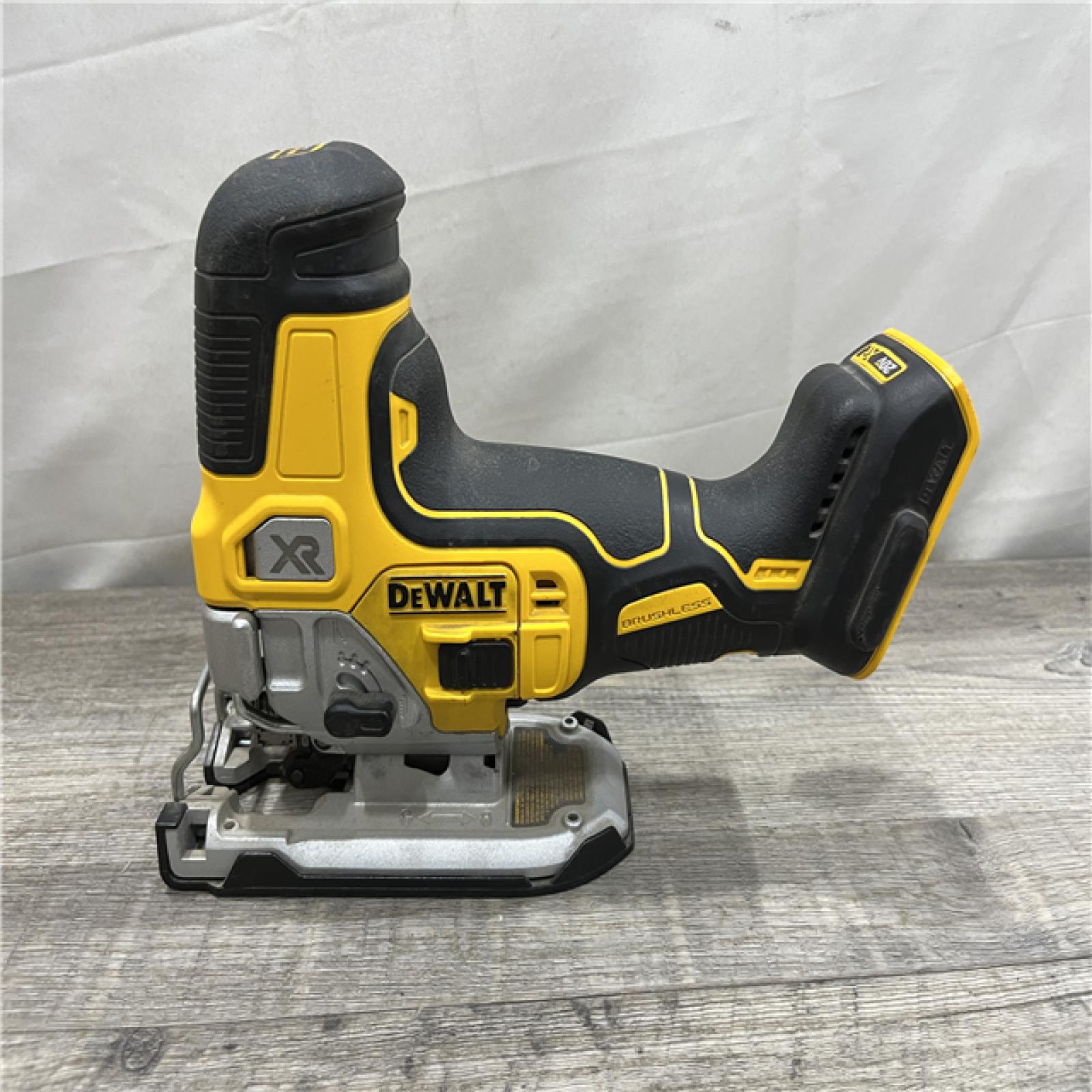 AS-IS DEWALT 20V MAX XR Cordless Barrel Grip Jigsaw (Tool Only)