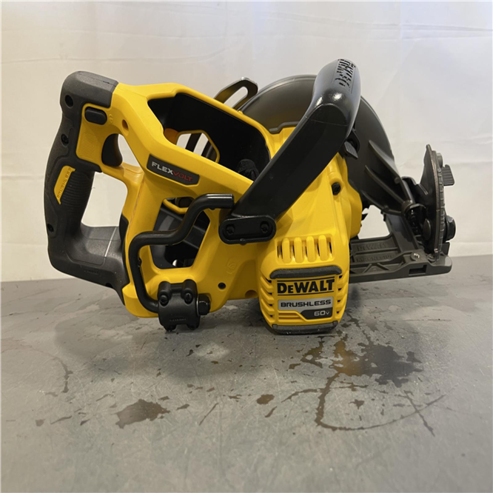 AS-IS - DEWALT FLEXVOLT 60V MAX Cordless Brushless 7-1/4 in. Wormdrive Style Circular Saw