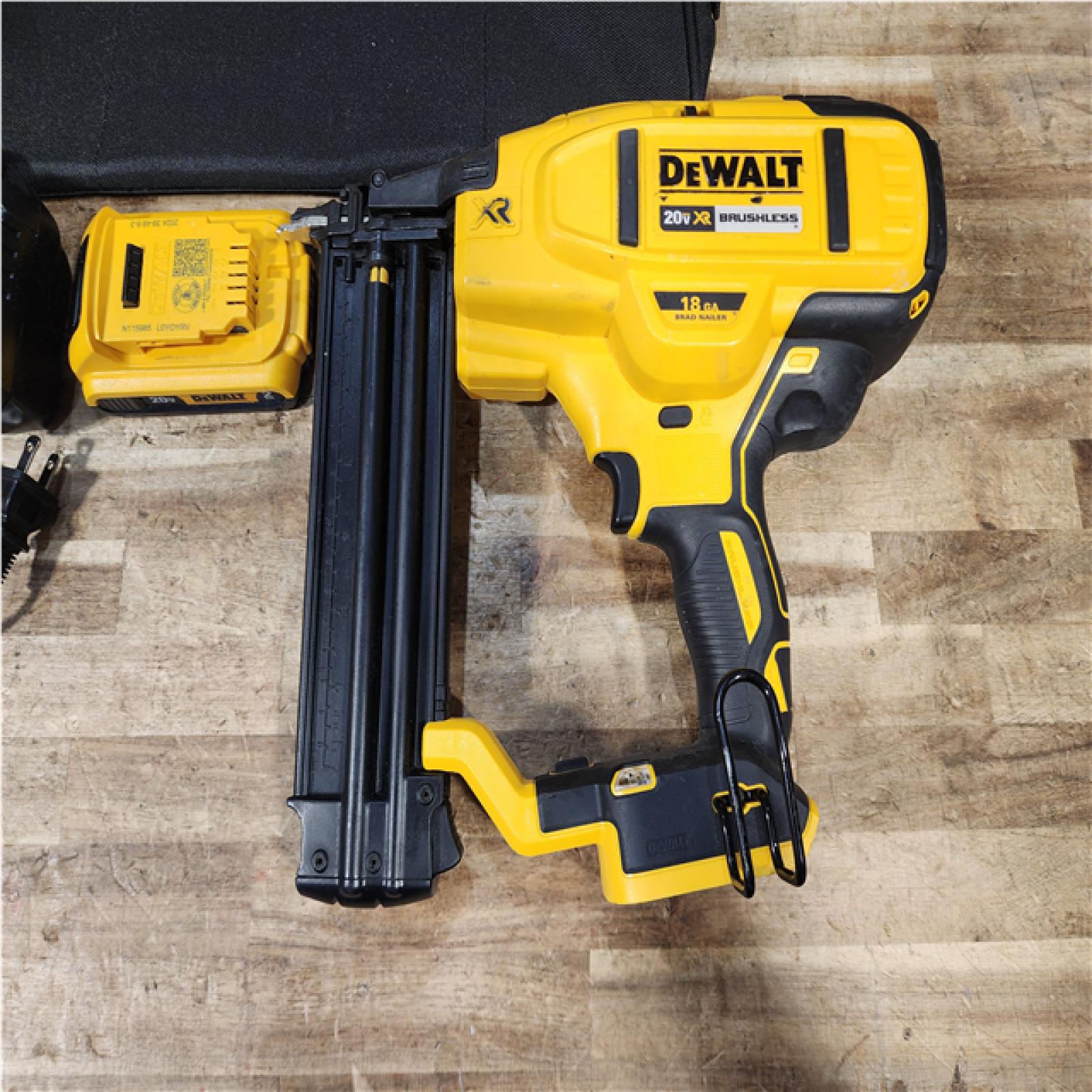HOUSTON LOCATION - AS - IS DEWALT 20V MAX XR 18 Gauge Brad Nailer Kit