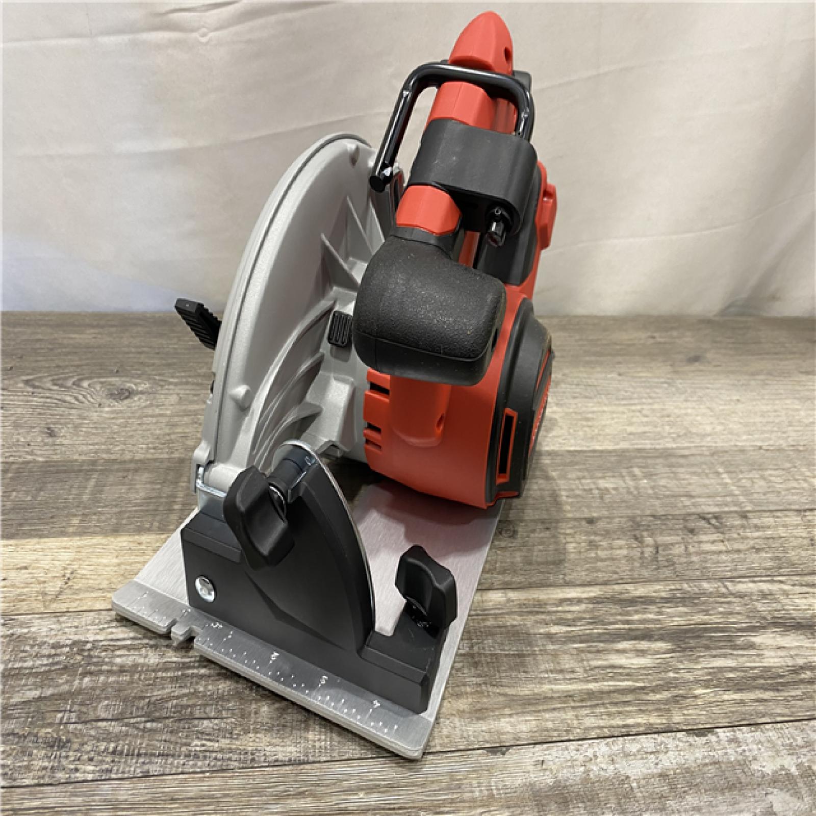 AS-IS Milwaukee 18V Lithium-Ion Brushless Cordless 7-1/4 in. Circular Saw (Tool-Only)