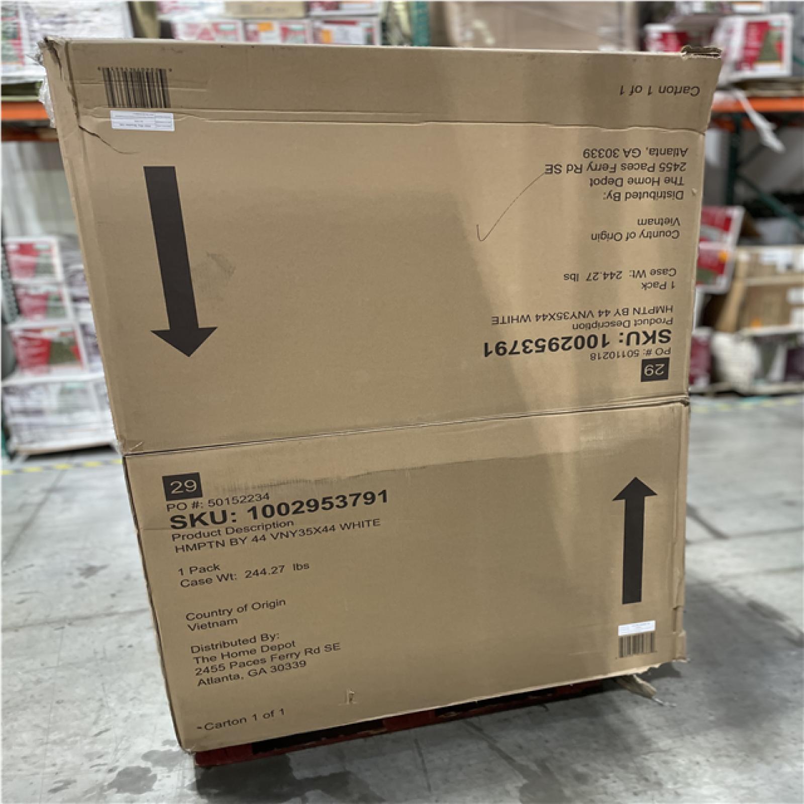 DALLAS LOCATION - AS-IS HAMPTON HARBOR 44 in. W x 22 in. D x 35 in. H Single Sink Freestanding Bath Vanity (WHITE & WHITE MARBLE TOP) (4 CASES)