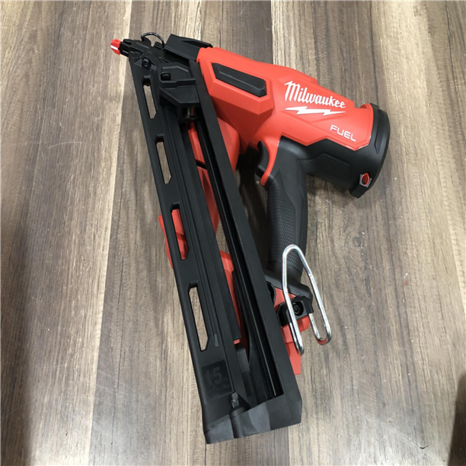 AS-IS Milwaukee  FUEL 18-Volt Lithium-Ion Brushless Cordless Gen II 15-Gauge Angled Finish Nailer Kit