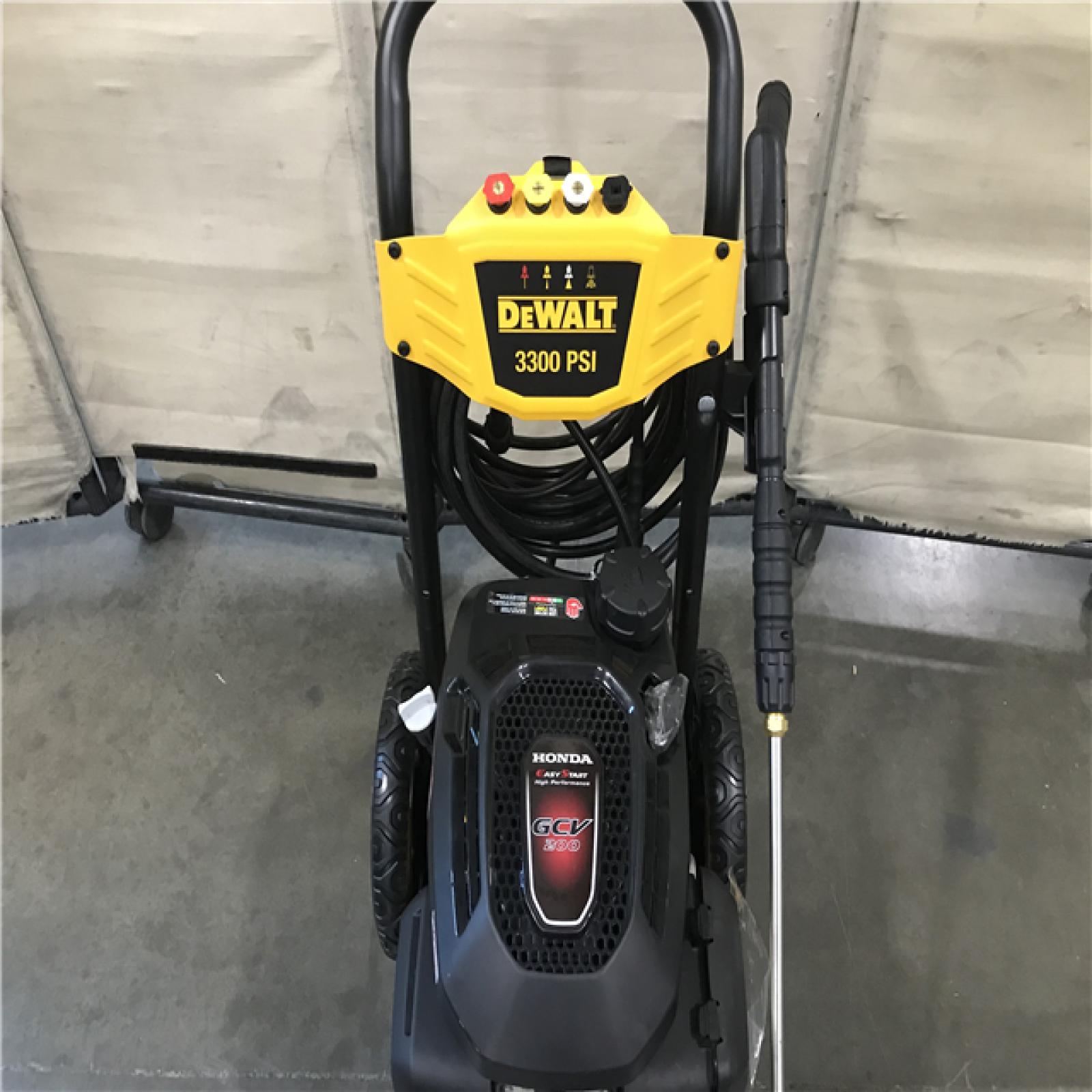 California LIKE-NEW DEWALT 3300 PSI 2.4 GPM Gas Cold Water Pressure Washer with HONDA GCV200 Engine