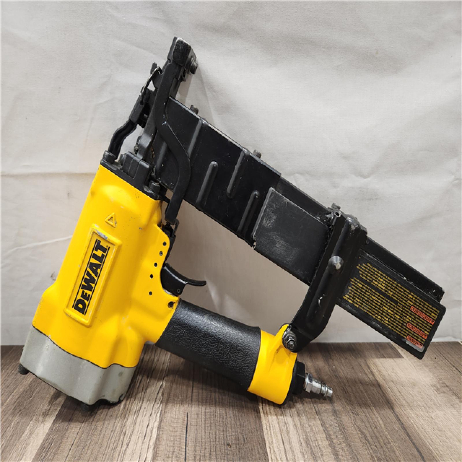 AS-IS- DeWalt DW451S2 16 Gauge 1 Crown 2 Lathing Stapler