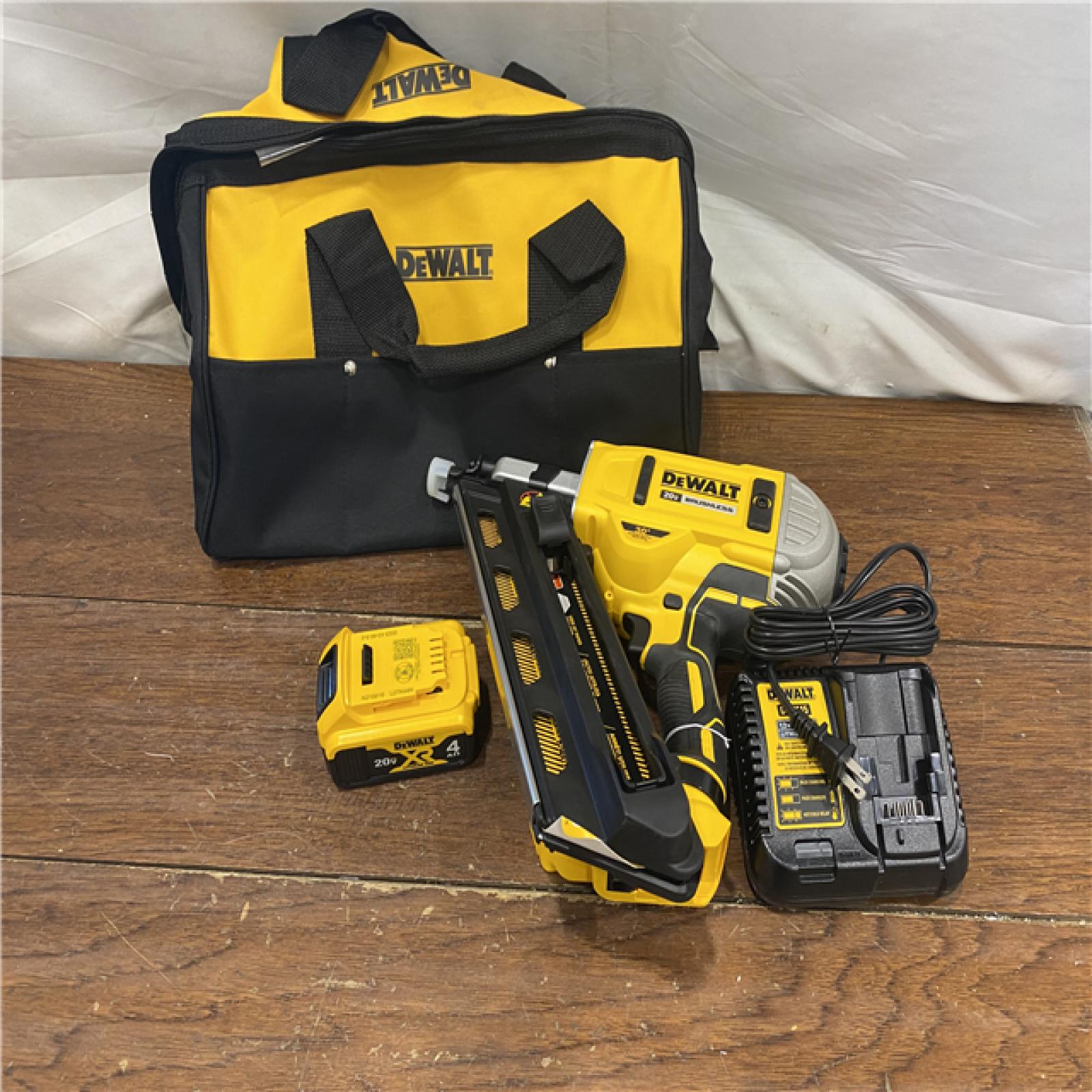 AS-IS DeWalt 20V MAX Brushless Cordless 2-Speed 30° Paper Collated Framing Nailer Kit