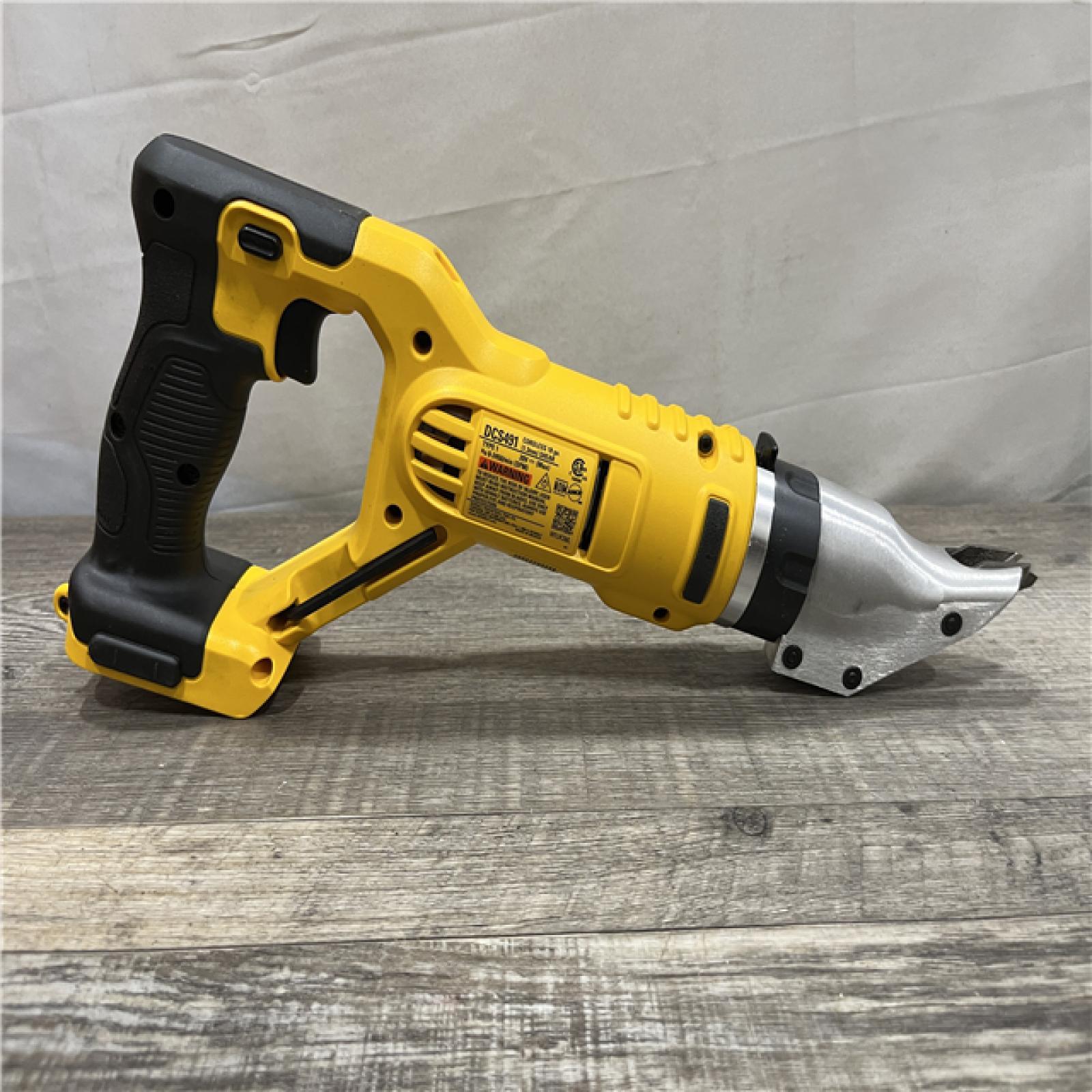 AS-IS DEWALT 20V MAX Cordless 18-Gauge Swivel Head Shears (Tool Only)