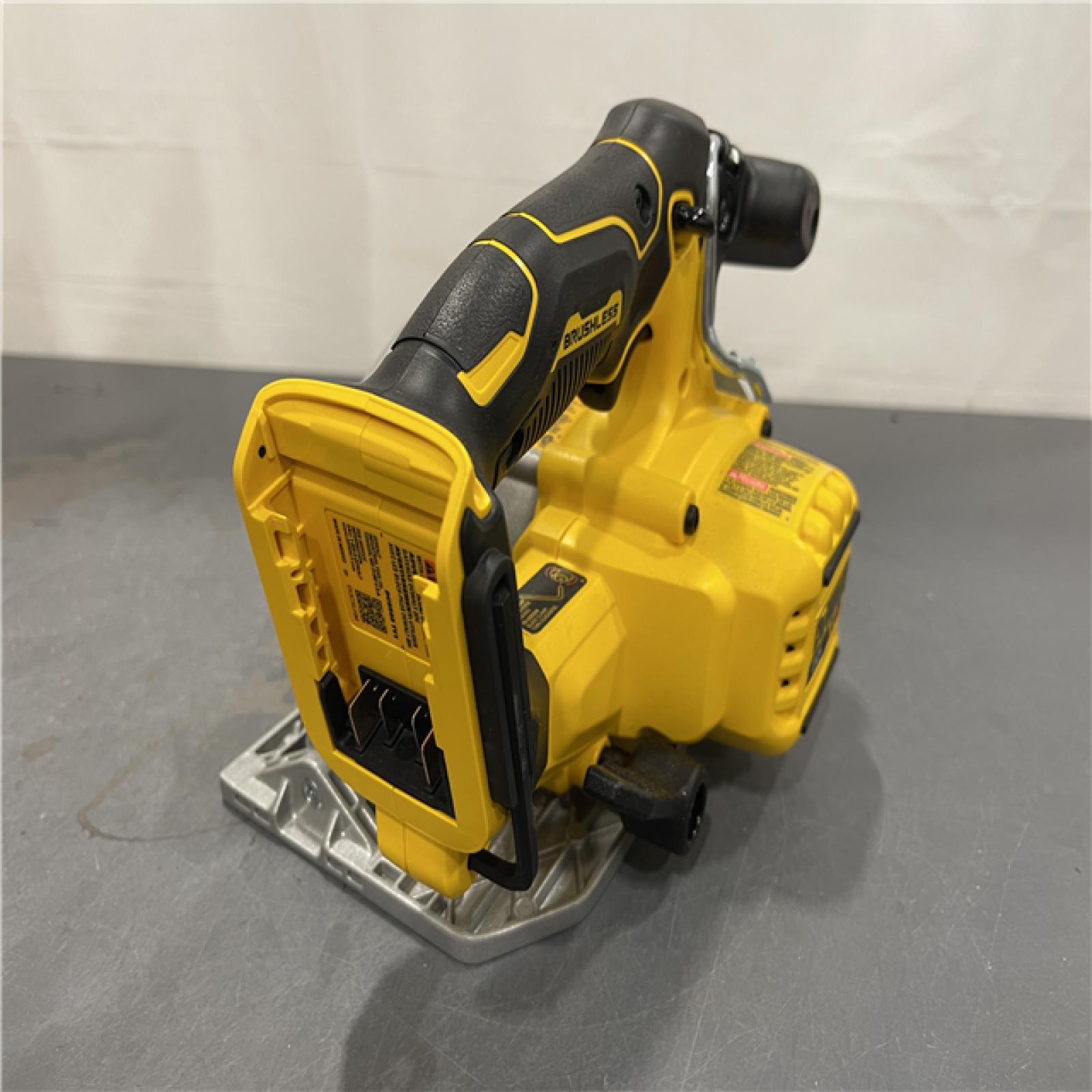 AS-IS - DeWALT 20V MAX Cordless Brushless 6-1/2 in. Sidewinder Style Circular Saw