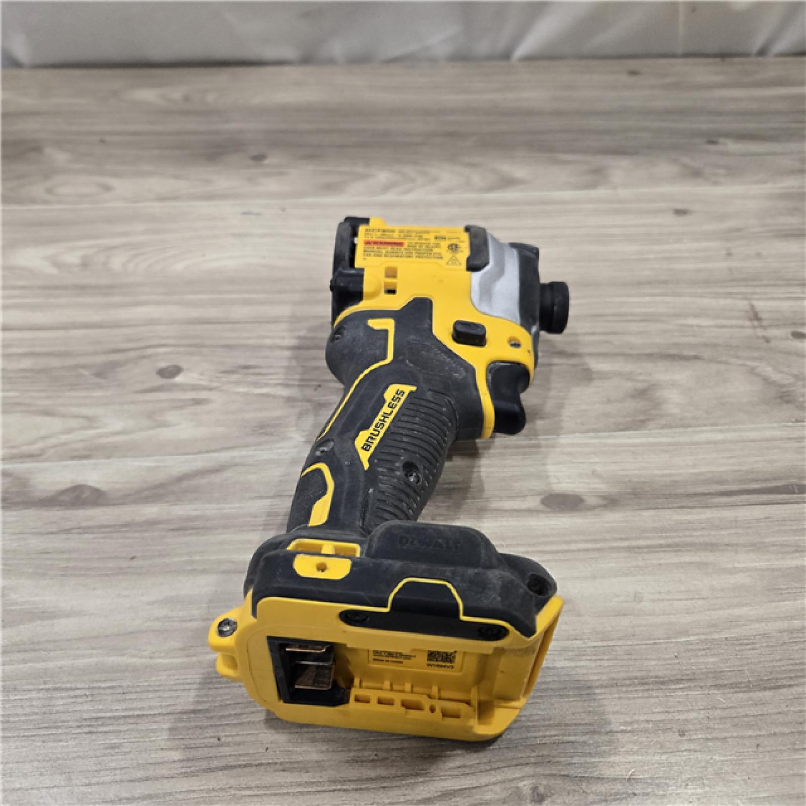 AS-IS DeWalt 20V MAX ATOMIC 1/4 in. Cordless 3-Speed Impact Driver Kit