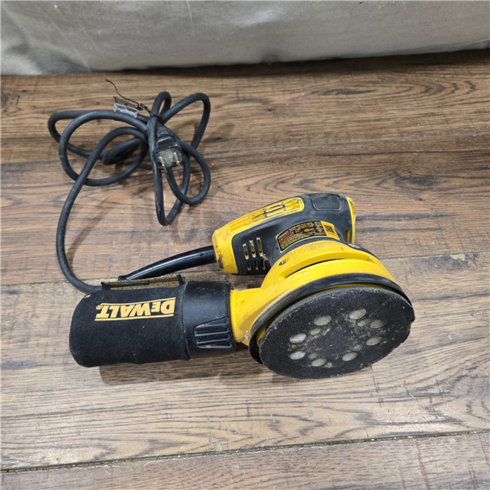 GOOD DeWalt 20V MAX 1/2 in. Cordless Brushless Mid-Range Impact Wrench Tool Only