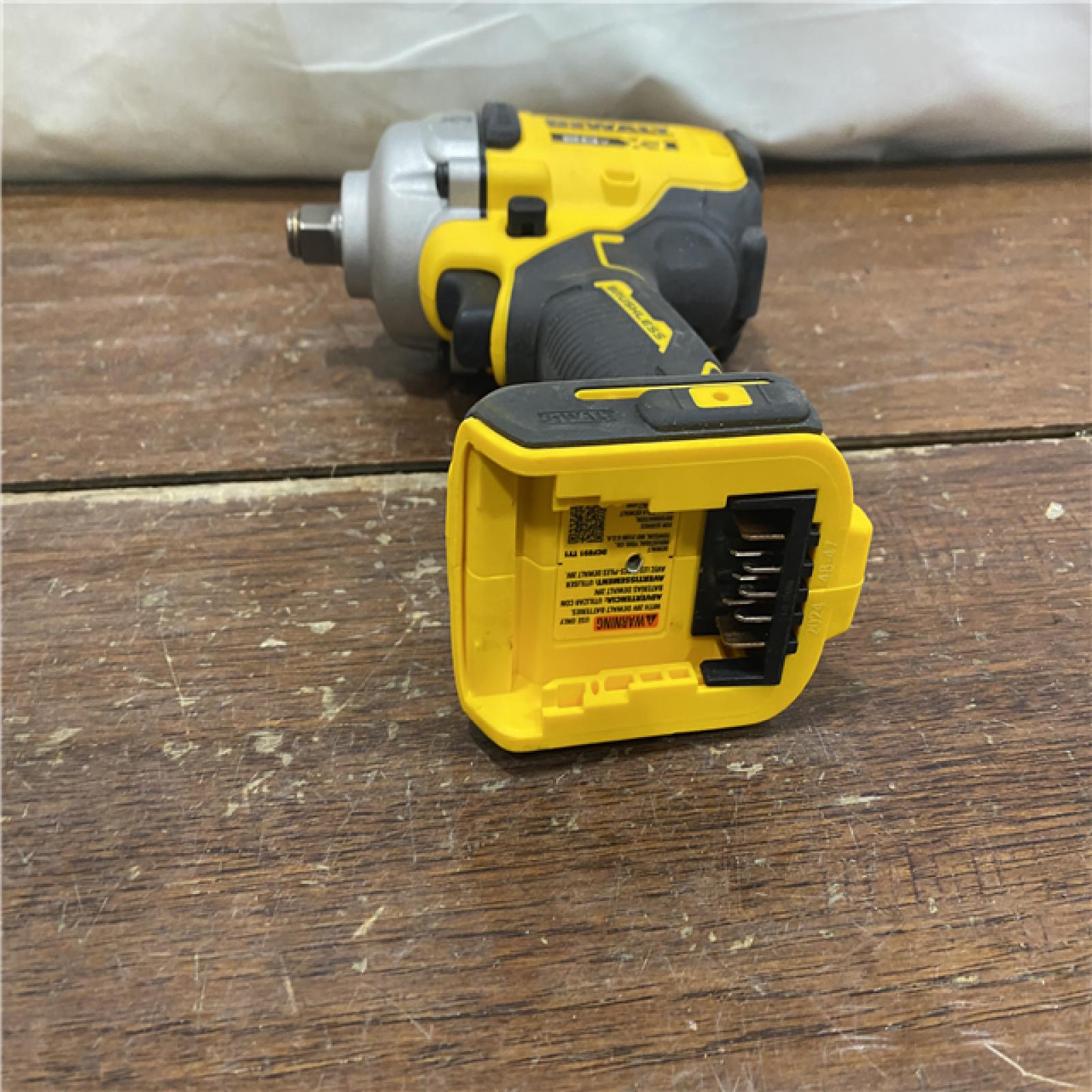 AS-IS Dewalt 20v Max 1/2  Mid-range Impact Wrench  Hog Ring  Tool Only (dcf891b)
