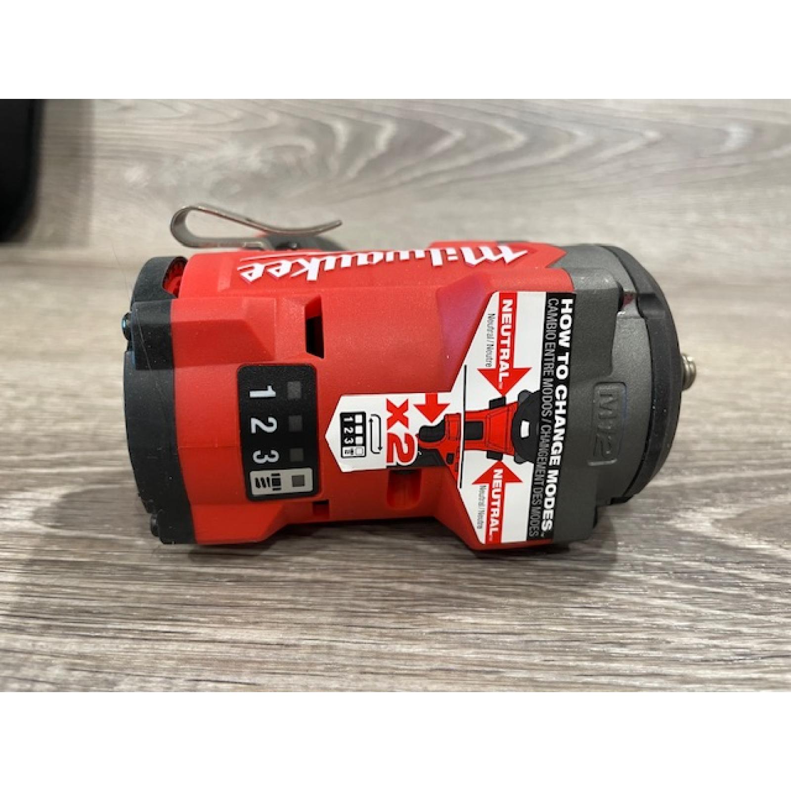 AS-SI Milwaukee FUEL 12V Li-Ion Brushless Cordless Stubby 3/8 in. Impact Wrench Kit