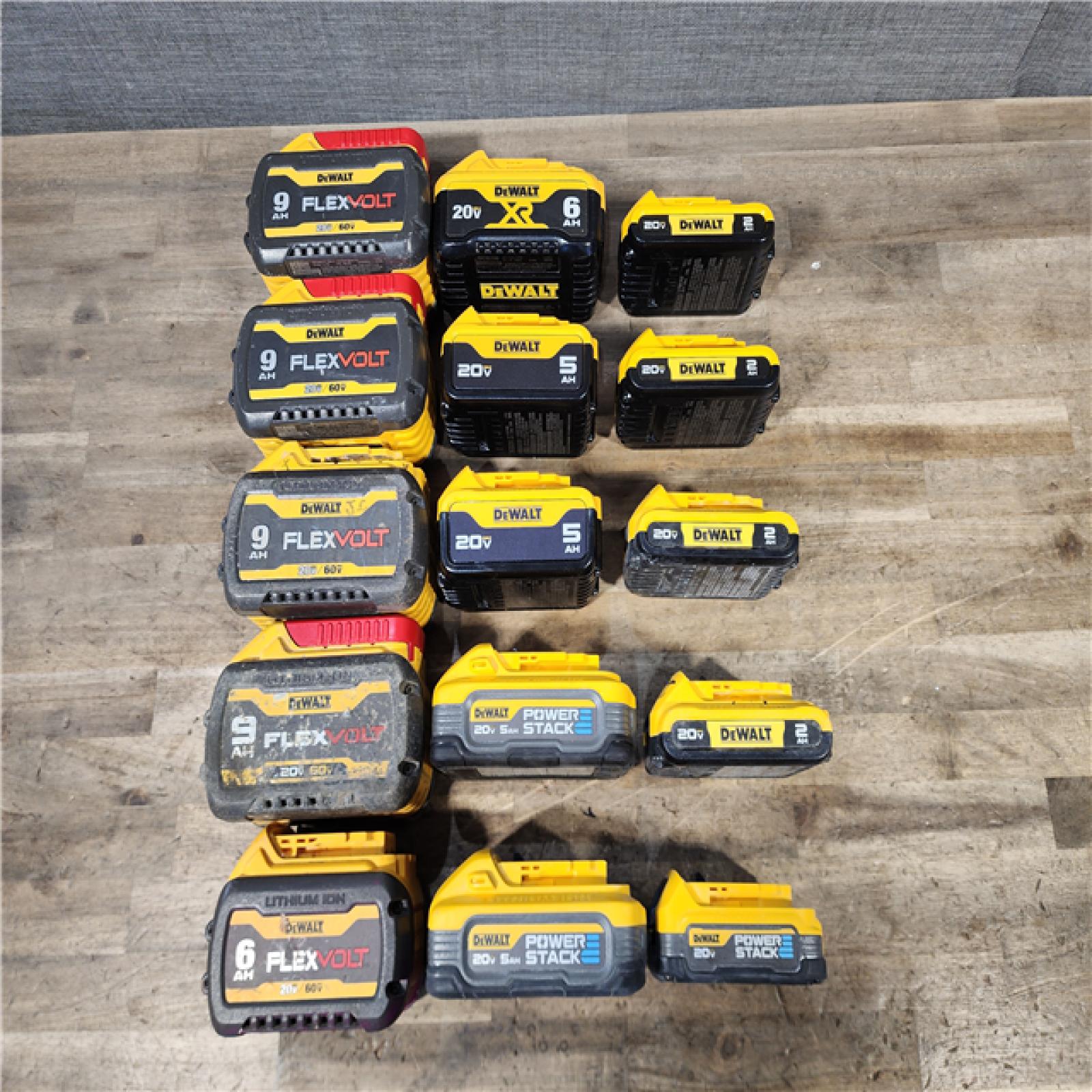 HOUSTON LOCATION - AS-IS DEWALT BATTERY PACK QTY - 15