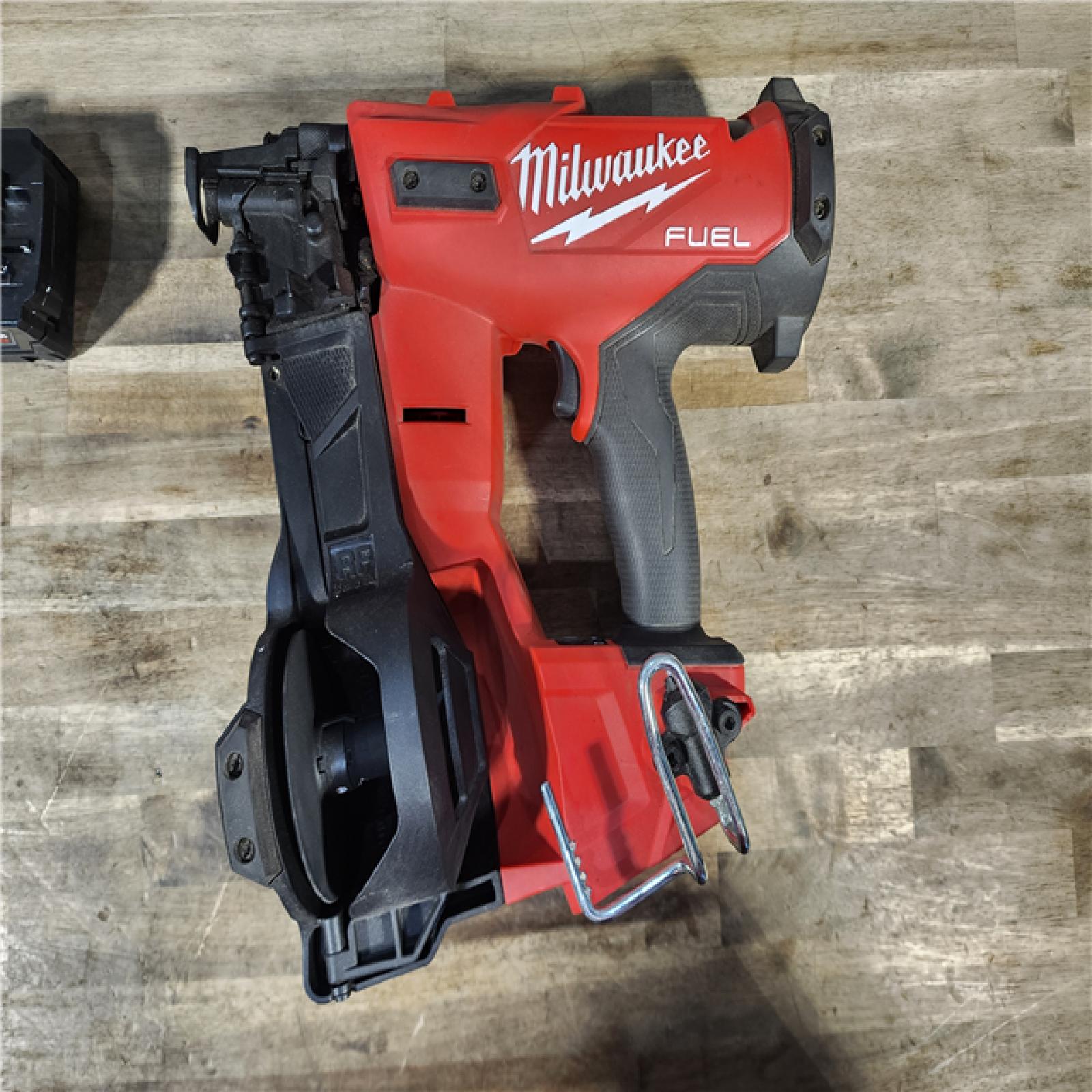 HOUSTON LOCATION - AS-IS M18 FUEL 18-Volt Lithium-Ion Brushless Cordless Coil Roofing Nailer Combo Kit with (1) 5.0 AH BATTERY & CHARGER
