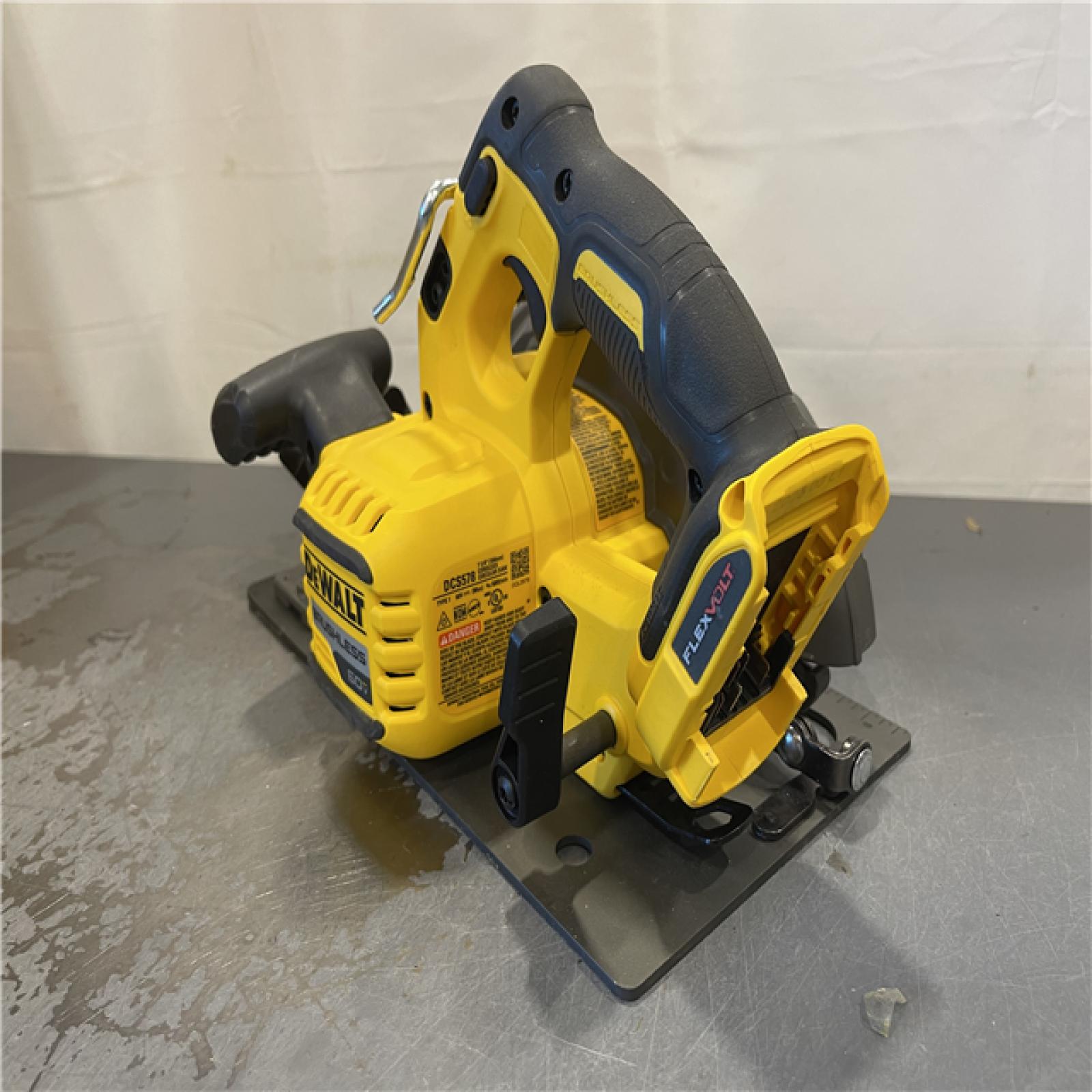 AS-IS - DeWALT FLEXVOLT 60V MAX Cordless Brushless 7-1/4 in. Circular Saw with Brake