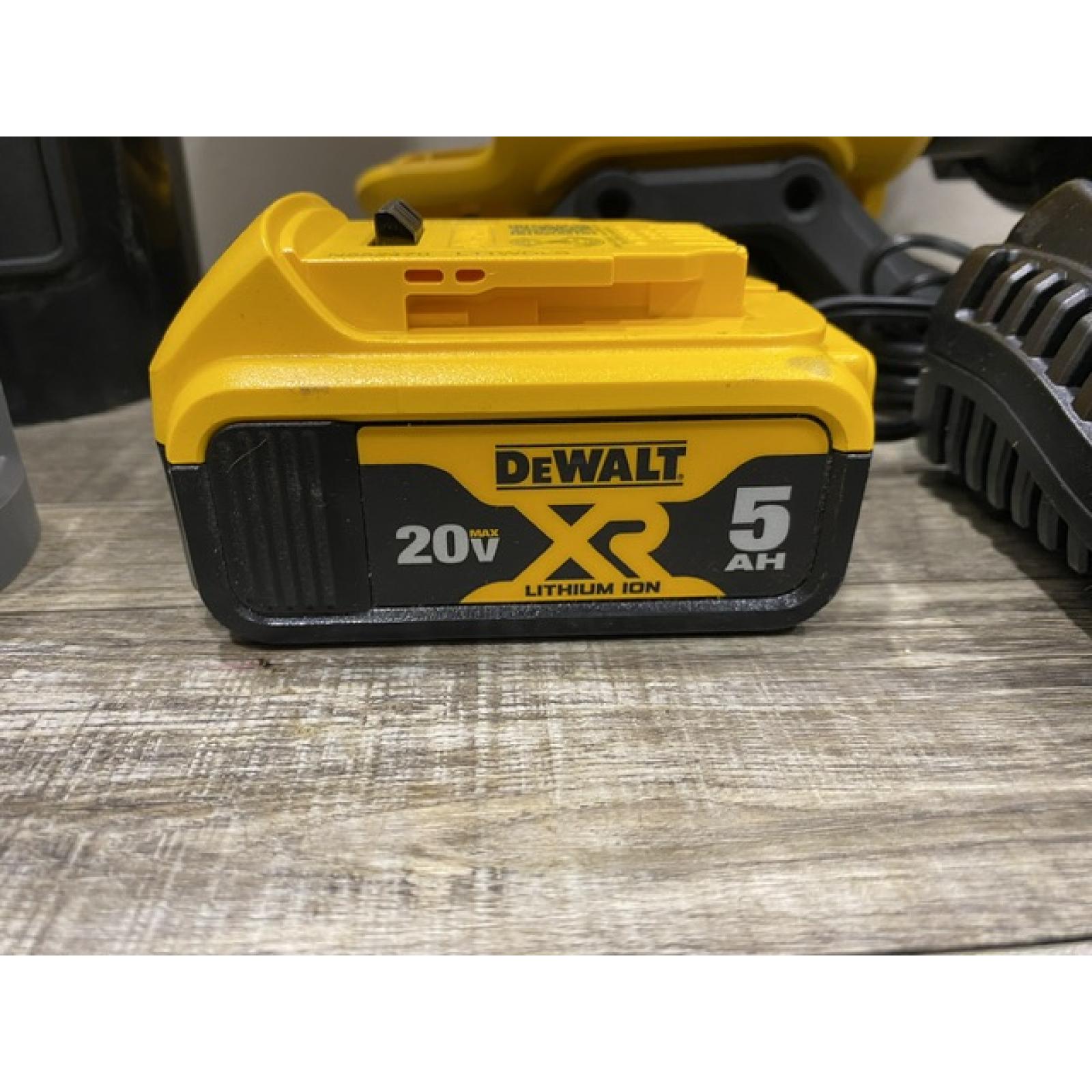 AS-IS DEWALT 20V MAX* XR Brushless Cordless Handheld Blower Kit