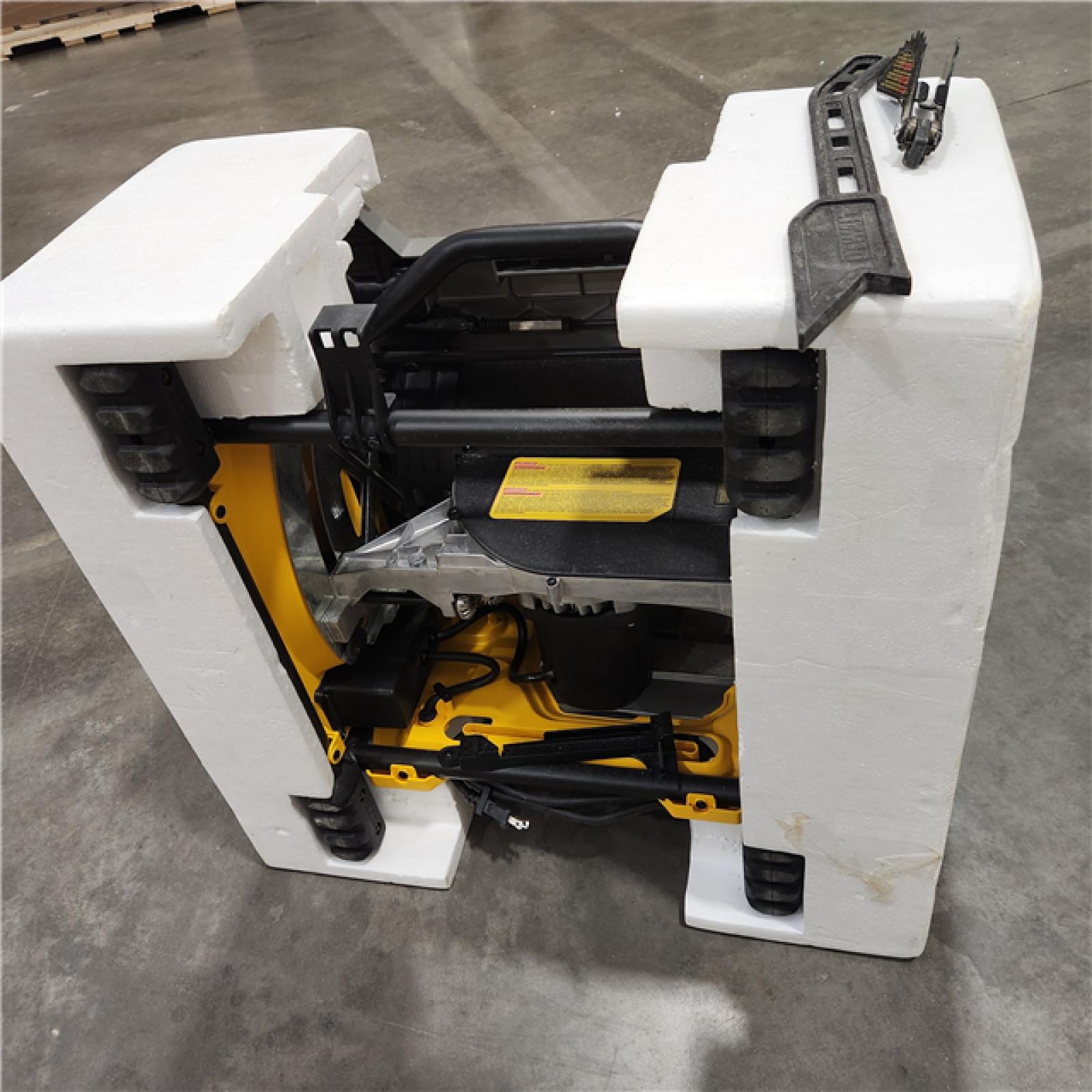 As-Is- DEWALT 15 Amp Corded 8-1/4 in. Compact Portable Jobsite Table Saw