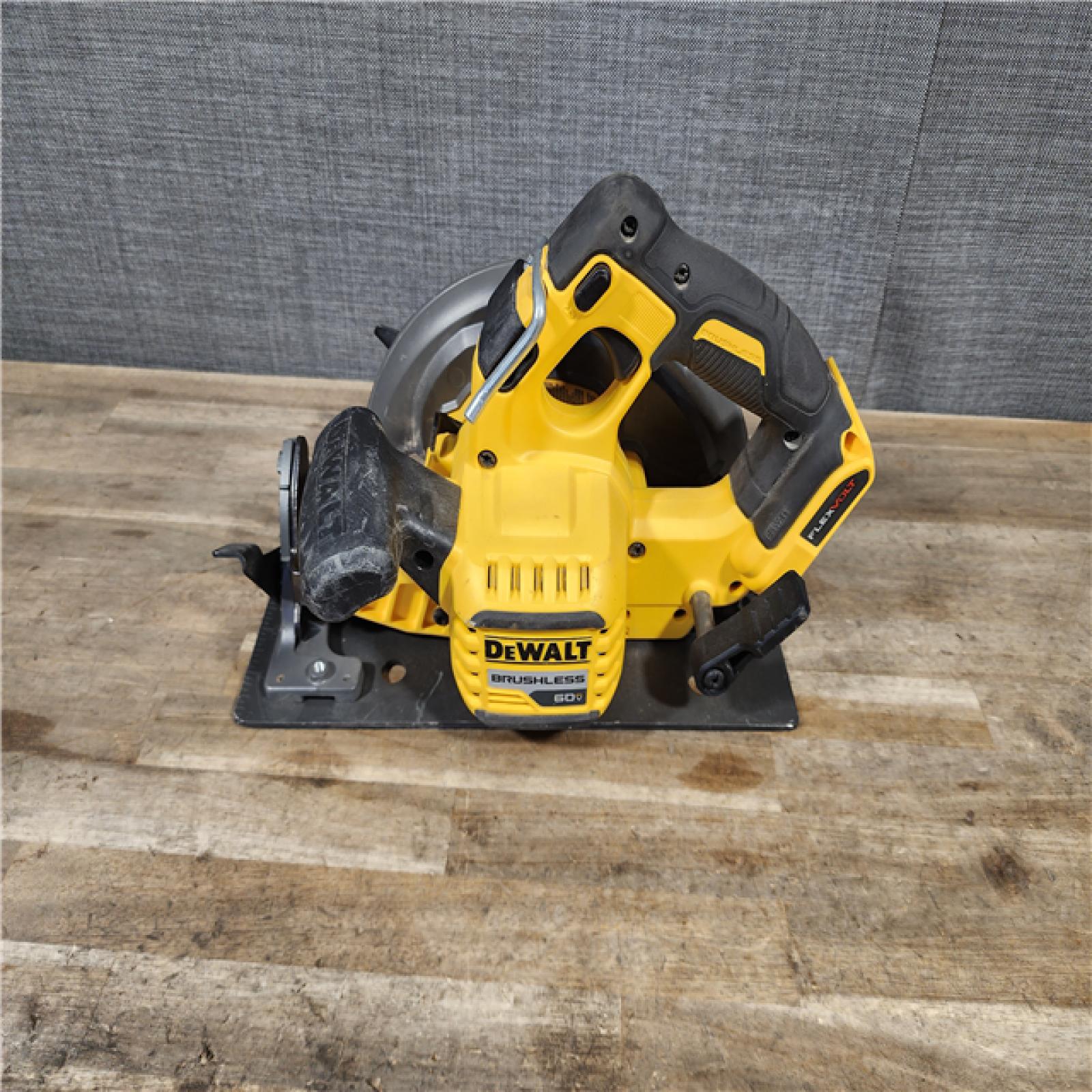 HOUSTON LOCATION - AS-IS DeWALT Flexvolt Max 7-1/4 60V Brushless Circular Saw (Tool Only)