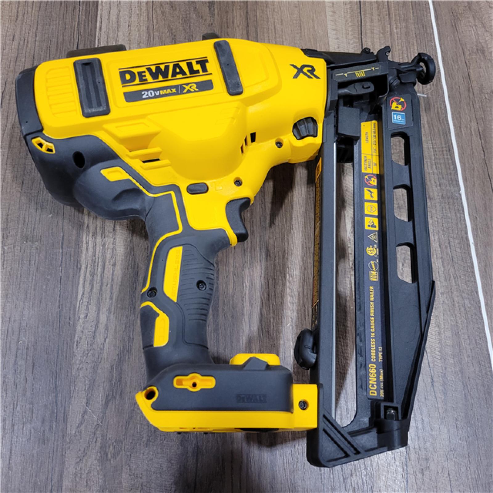 AS-IS  DeWalt DCN660D1 20V 16 Gauge Cordless Angled Finish Nailer Kit W/ 2Ah Battery