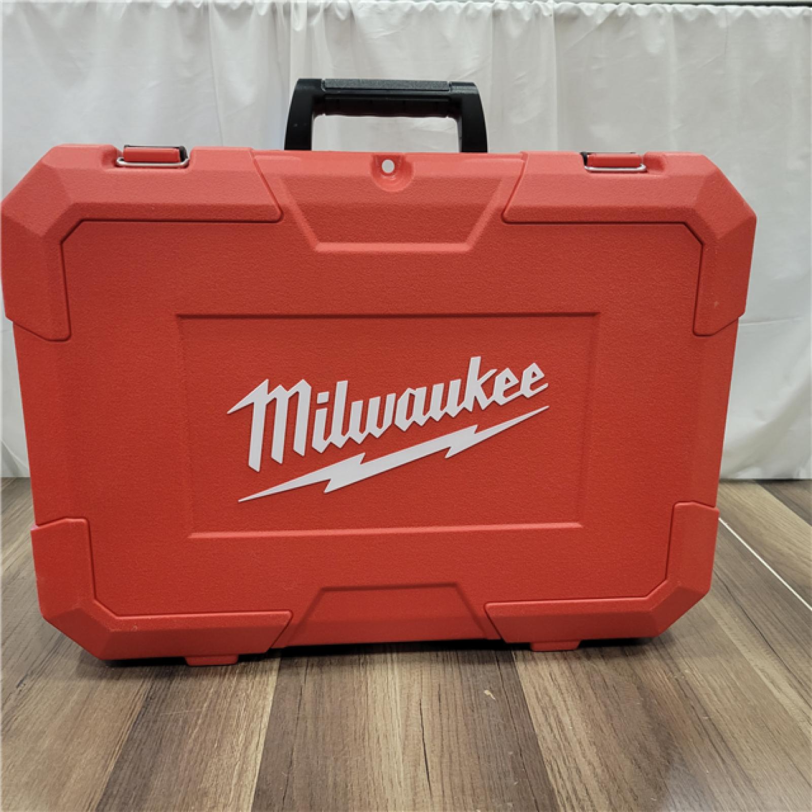 AS-IS M18 18V Lithium-Ion Cordless Short Throw Press Tool Kit with 3 PEX Crimp Jaws (2) 2.0 Ah Batteries and Charger