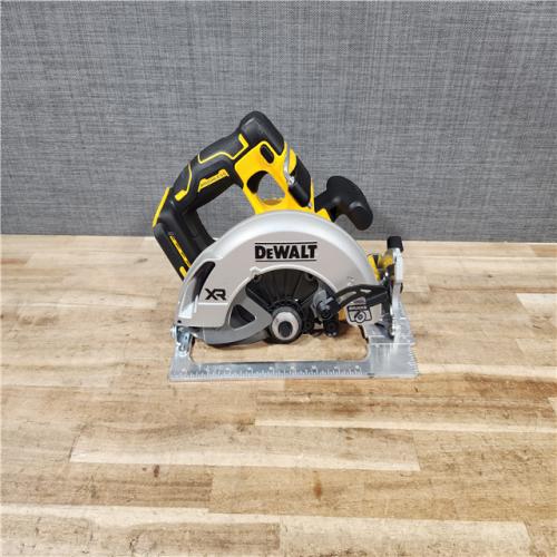 HOUSTON LOCATION - AS - IS DEWALT 20-Volt MAX 7-1/4 in. Cordless Circular Saw (Tool Only)