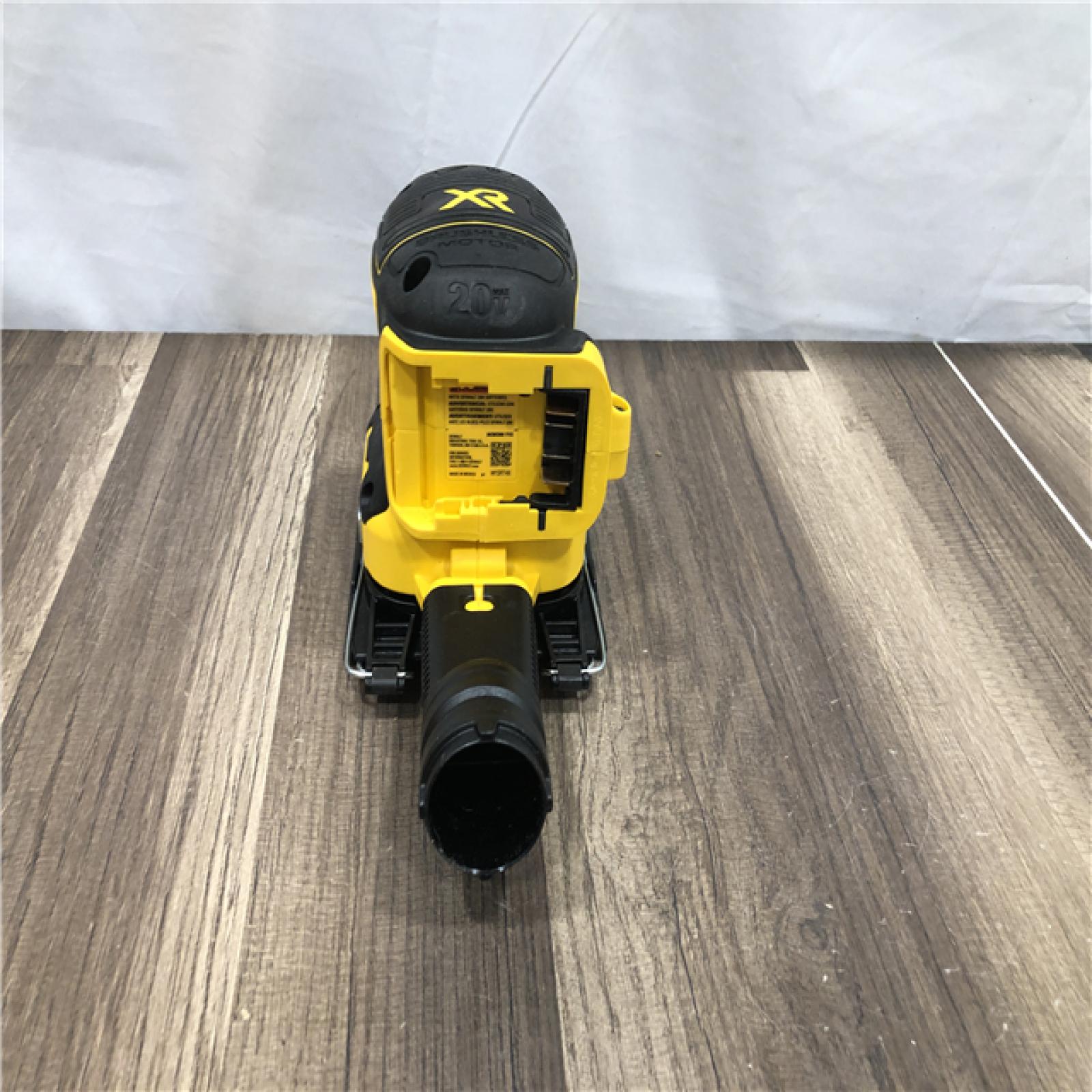AS-IS  DEWALT 20V MAX XR Cordless Brushless 1/4 Sheet Variable Speed Sander (Tool Only)