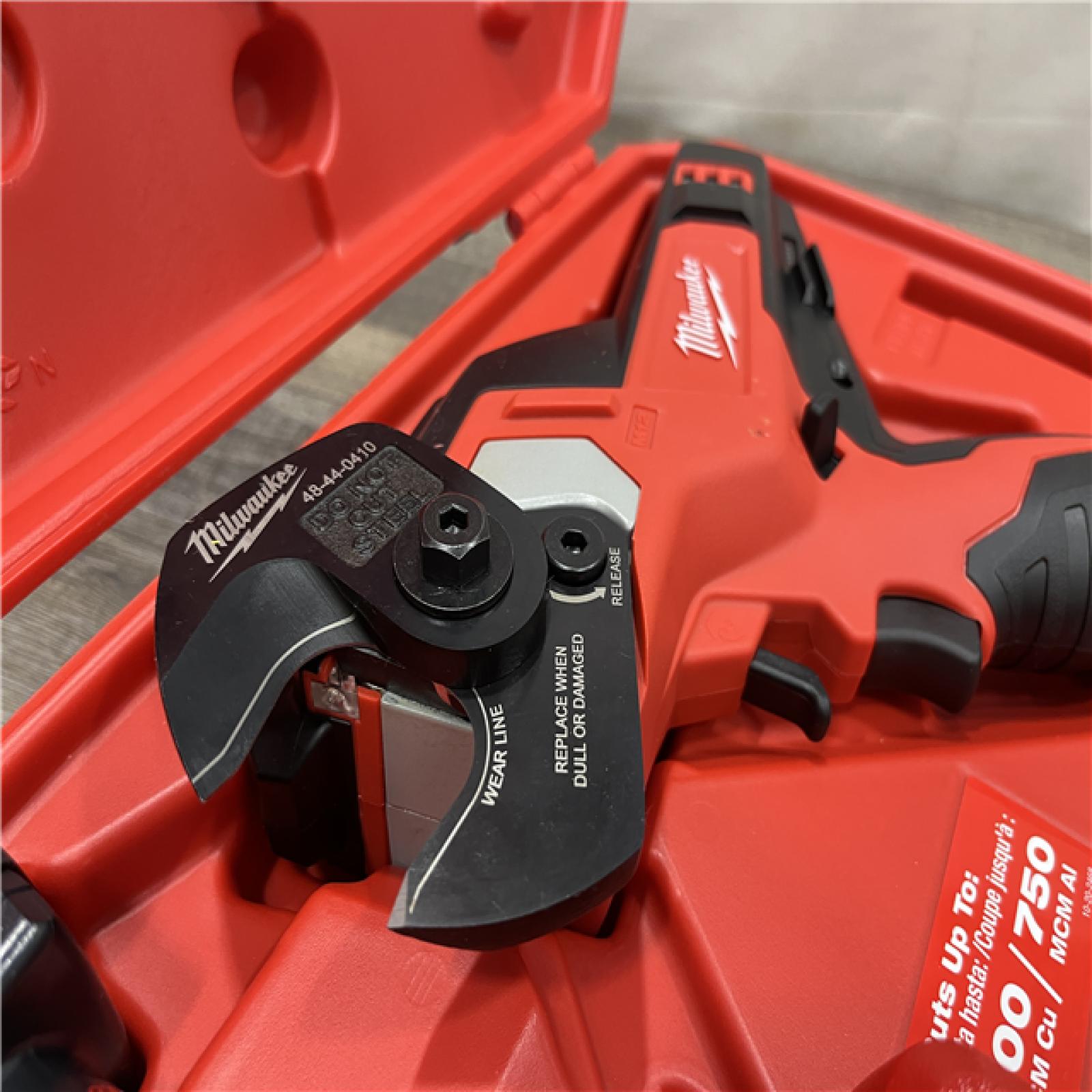 AS-IS Milwaukee 12V Lithium-Ion Cordless 600 MCM Cable Cutter Kit