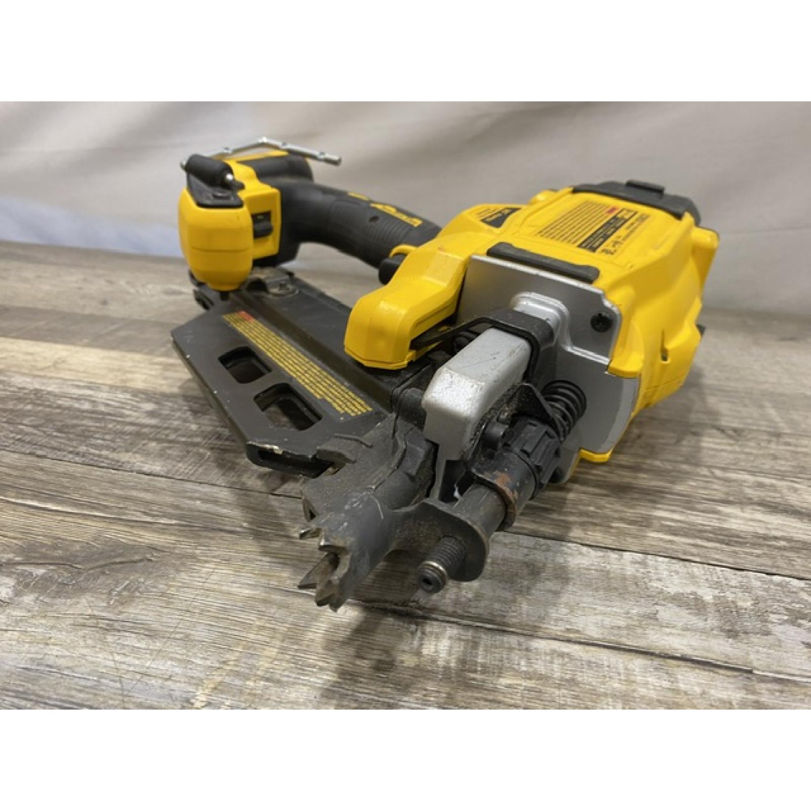 AS-IS DEWALT 20V 30 Degree Cordless Framing Nailer (Tool-Only)