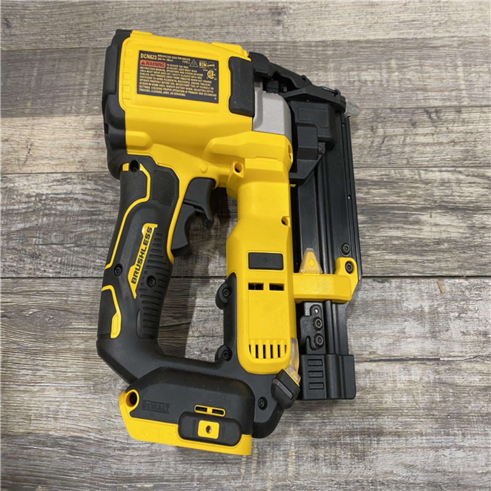 AS-IS DEWALT ATOMIC 20V MAX Lithium Ion Cordless 23 Gauge Pin Nailer Kit