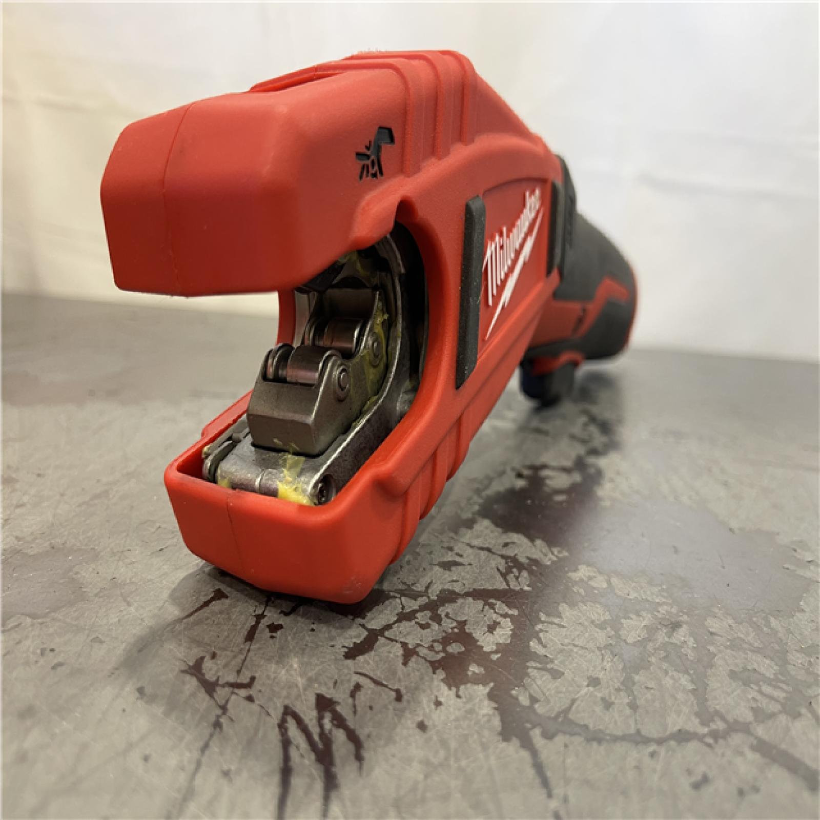 AS-IS - Milwaukee M12 12V Lithium-Ion Cordless Copper Tubing Cutter