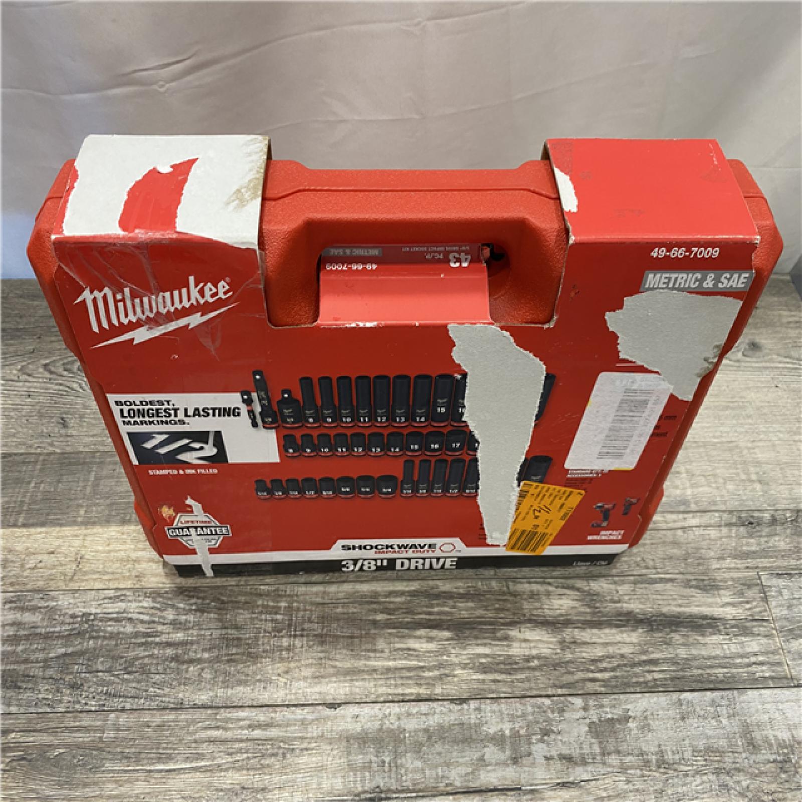 NEW - Milwaukee SHOCKWAVE 3/8 in. Drive SAE and Metric 6 Point Impact Socket Set (43-Piece)