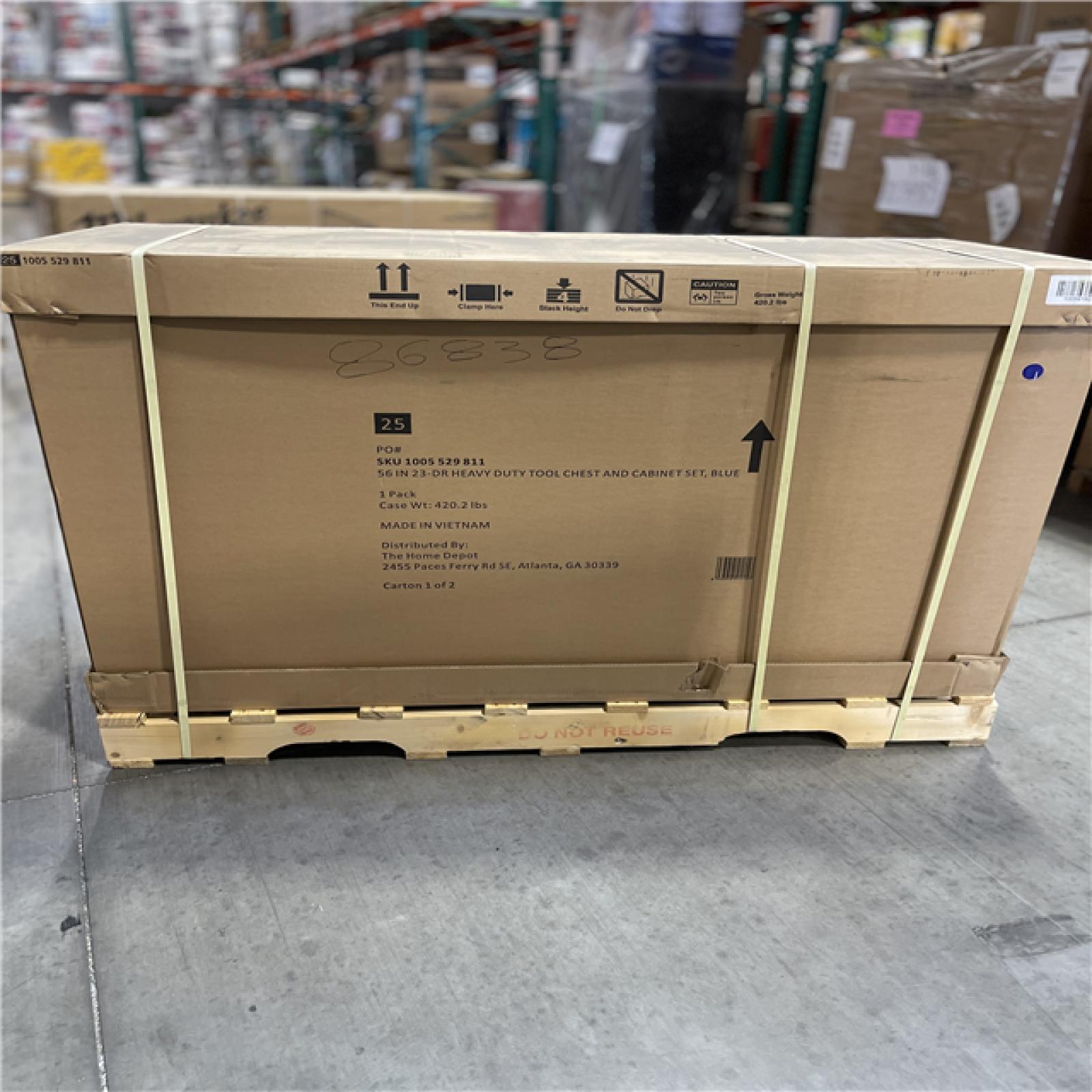 DALLAS LOCATION- HUSKY 56IN 23-DR HEAVY DUTY TOOL CHEST AND CABINET SET  BLUE