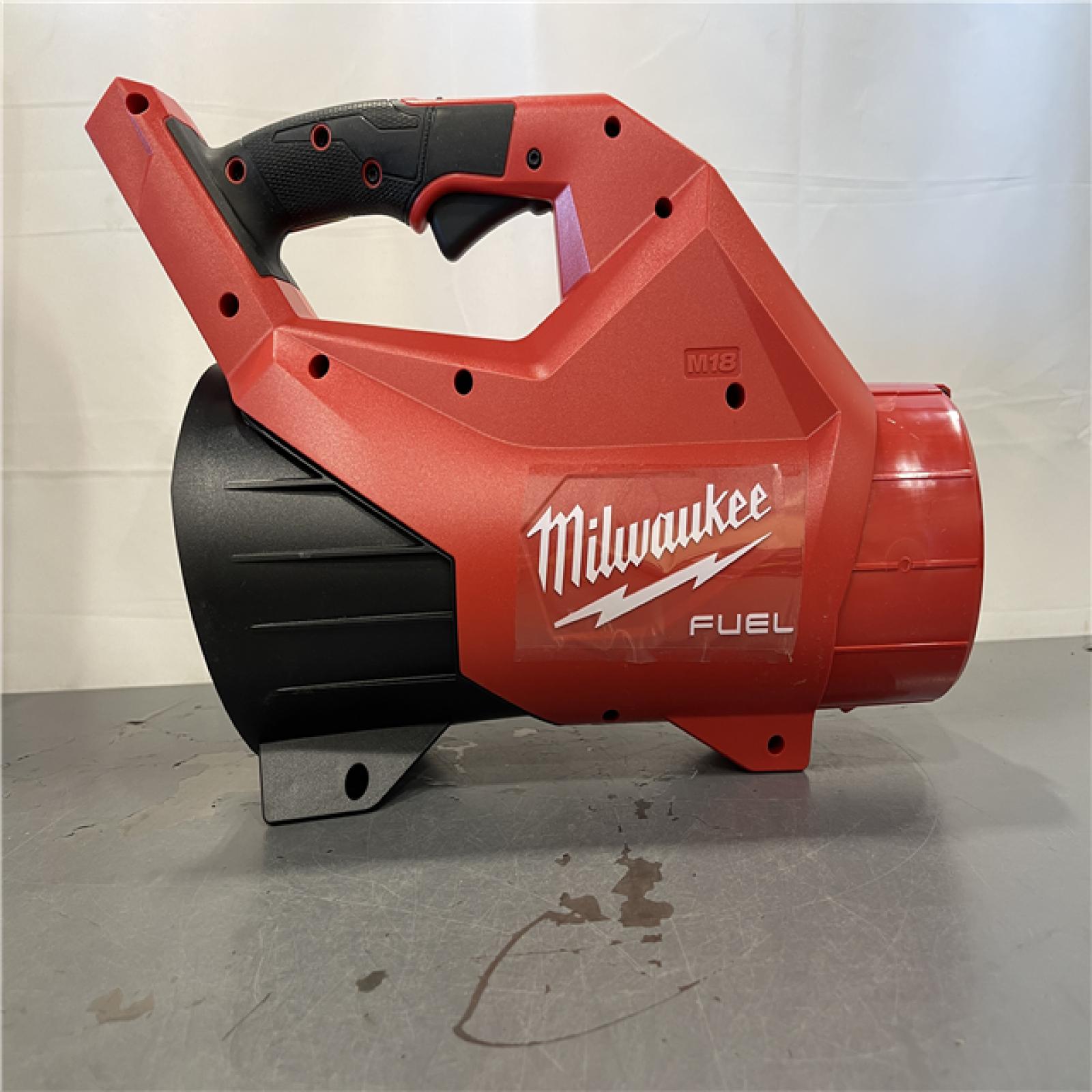 AS-IS - Milwaukee M18 FUEL 120 MPH 500 CFM 18V Brushless Cordless Battery Powered Leaf Blower Kit