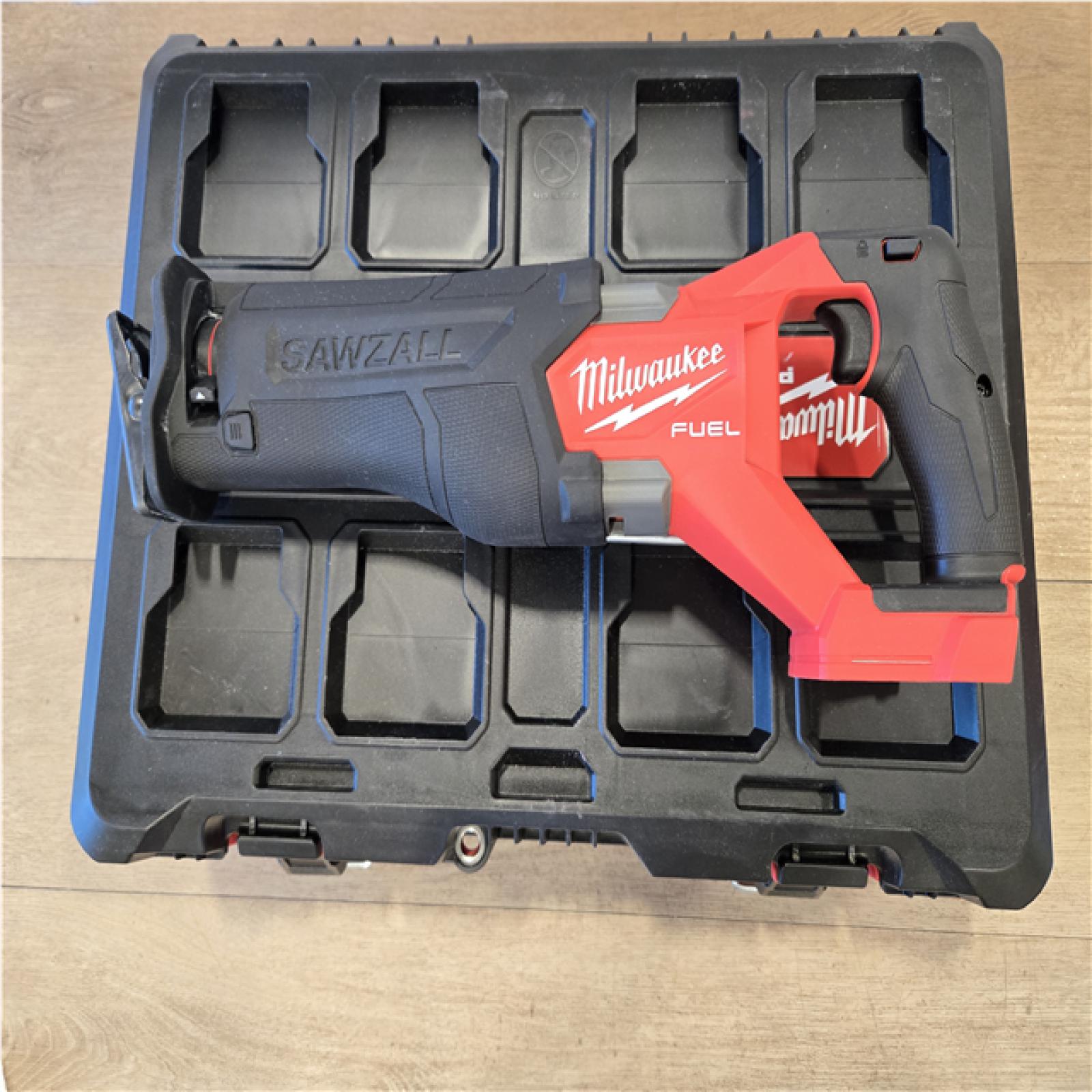 AS-IS Milwaukee M18 FUEL18V Lithium-Ion Brushless Cordless SAWZALL Reciprocating Saw KIT