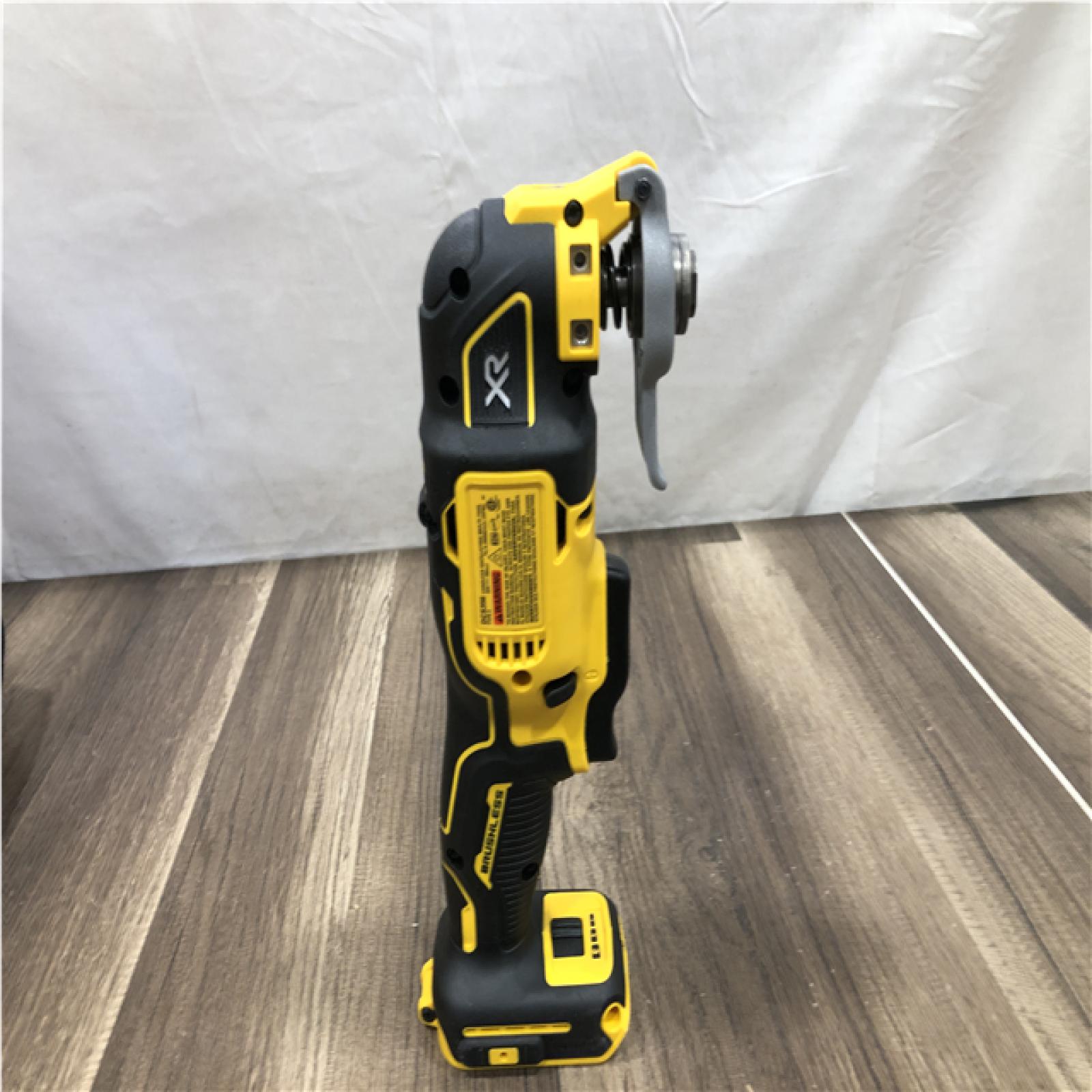AS-IS DEWALT 20V MAX XR Cordless Brushless 3-Speed Oscillating Multi Tool Kit